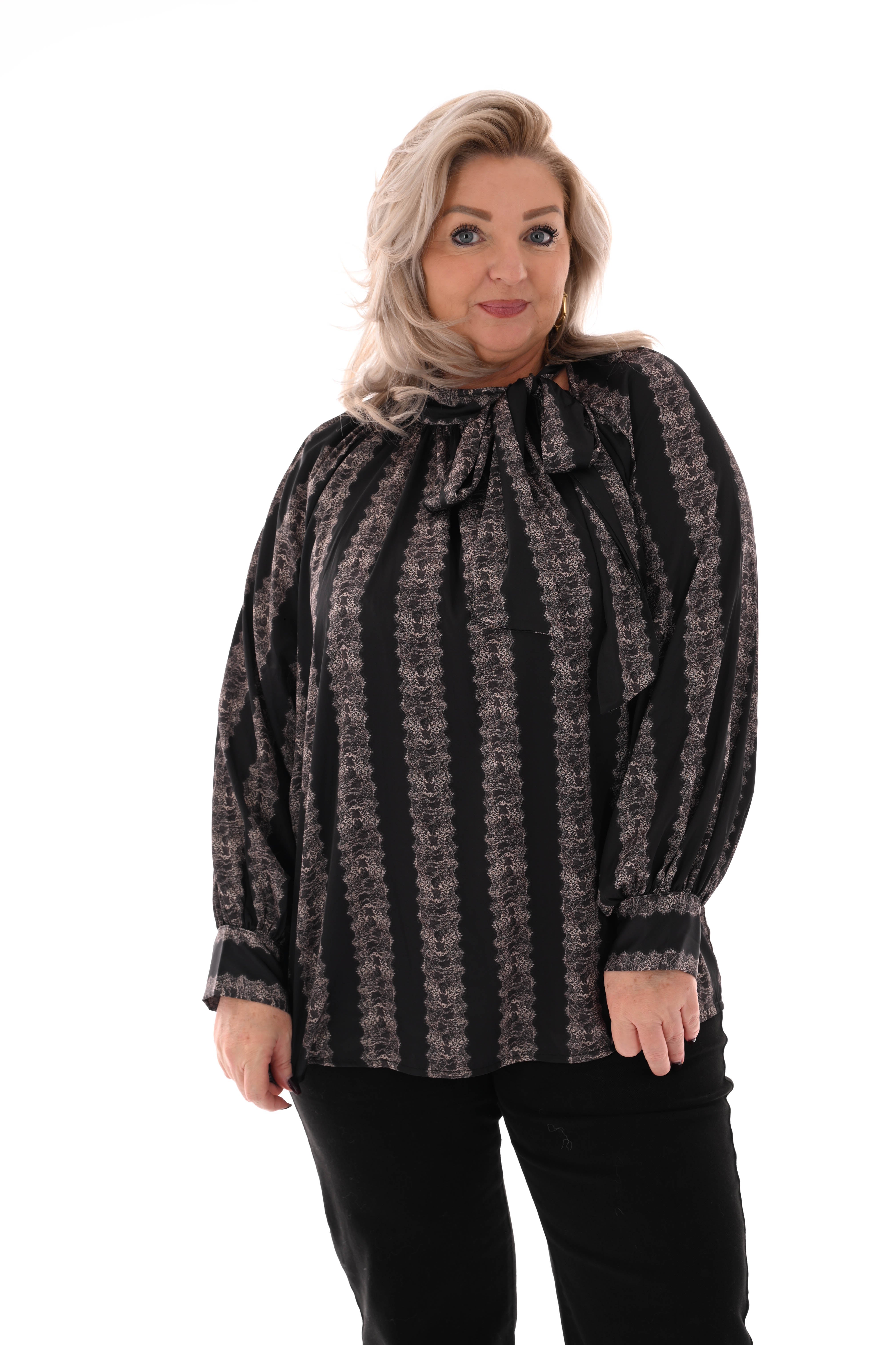 Silky blouse met strik kant detail zwart