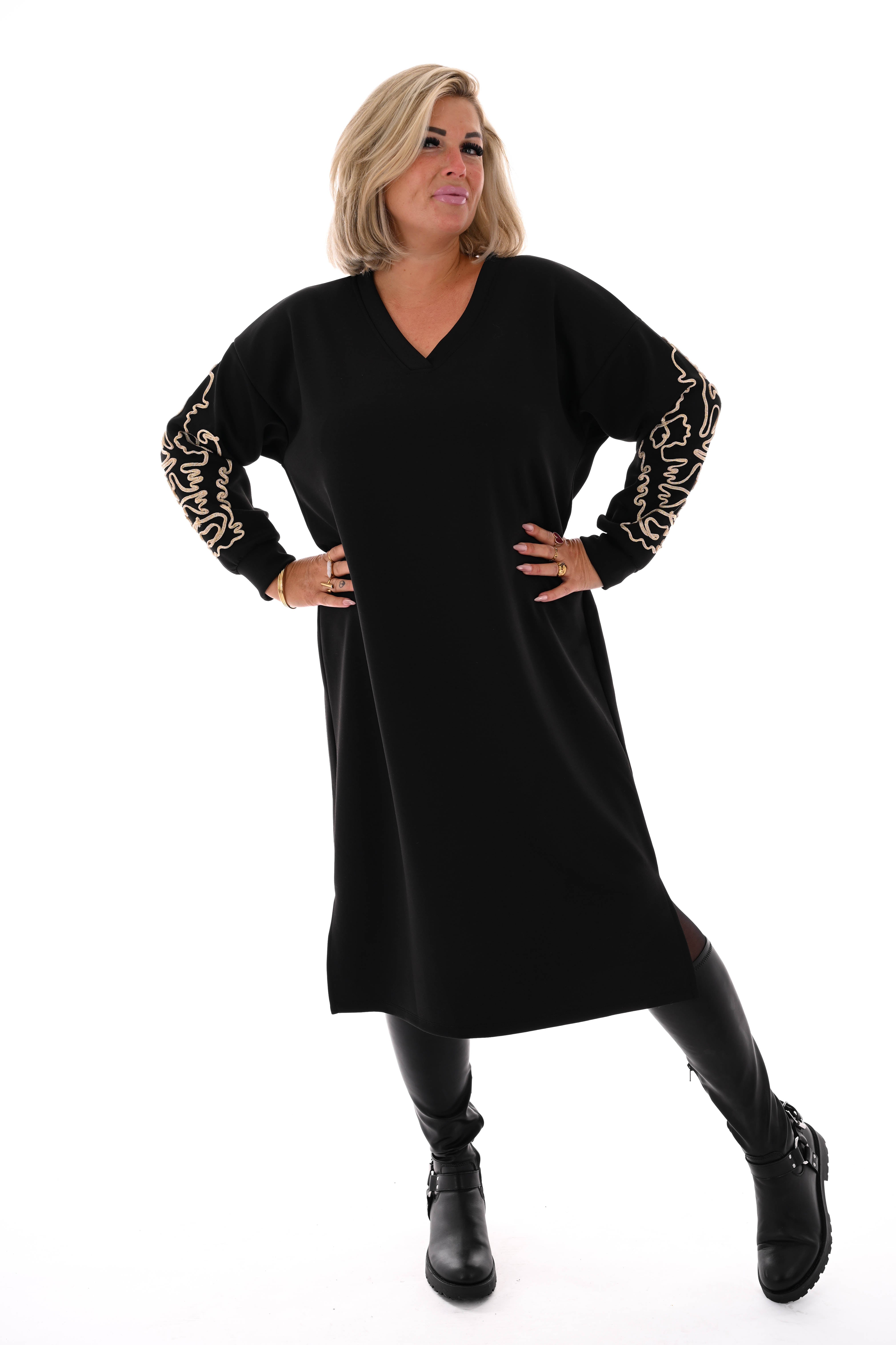 Sweaterdress gouden borduursels zwart