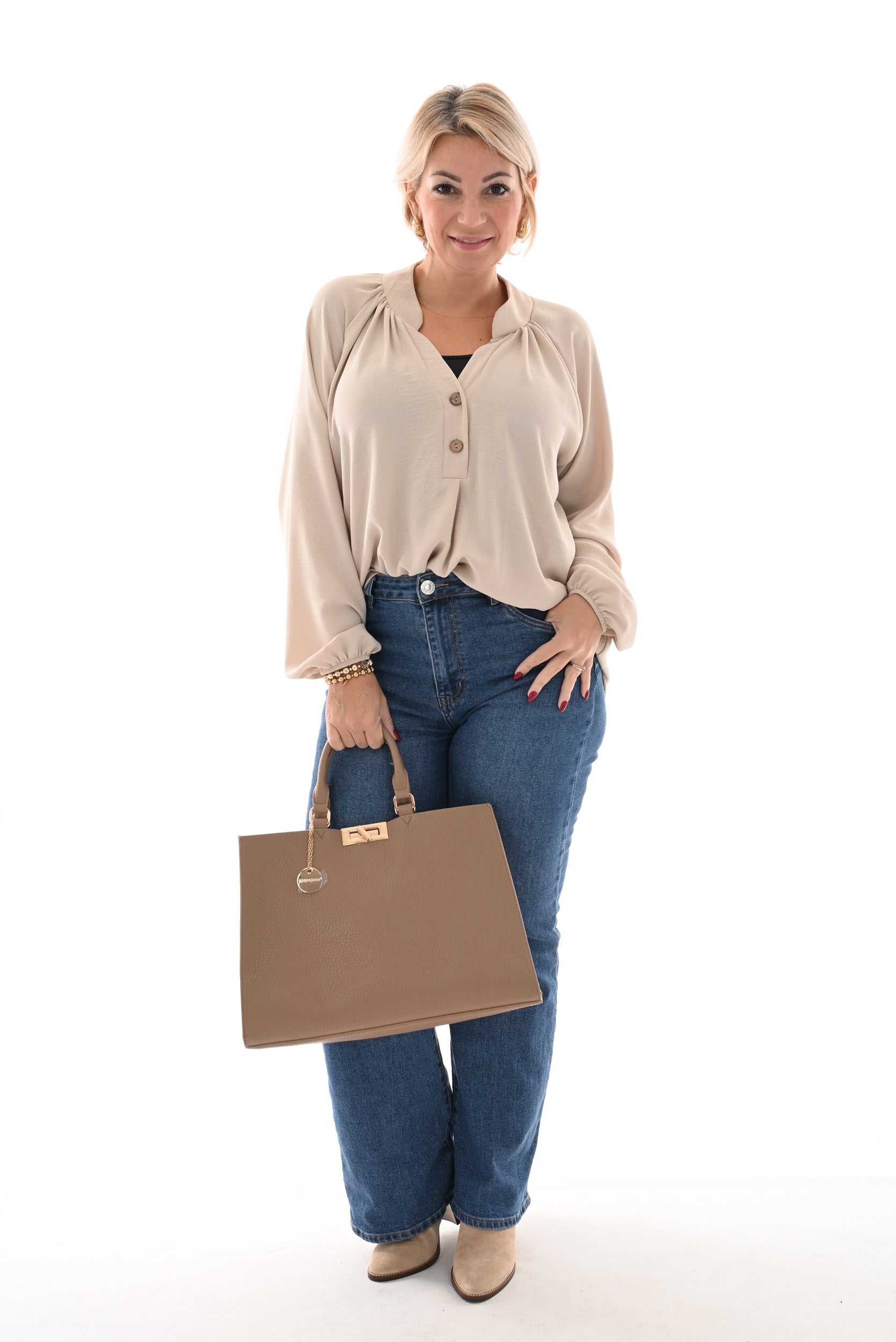 Blouse v-hals met knoop beige