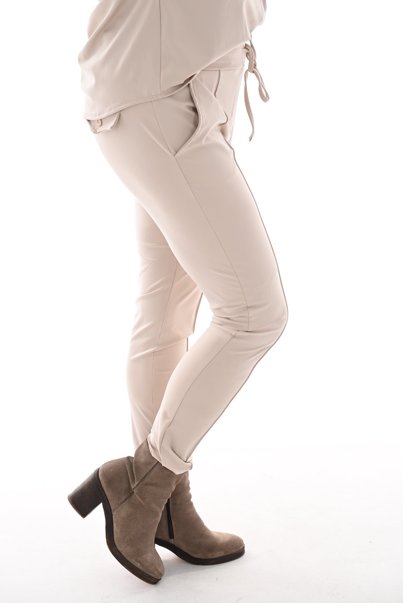 Travel broek met naad smalle pijp beige