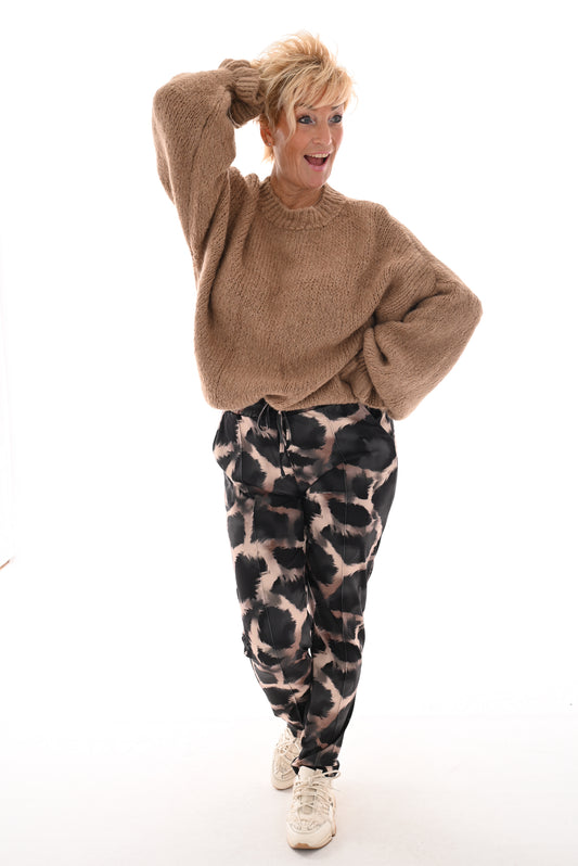 Travel broek giraffe print zwart