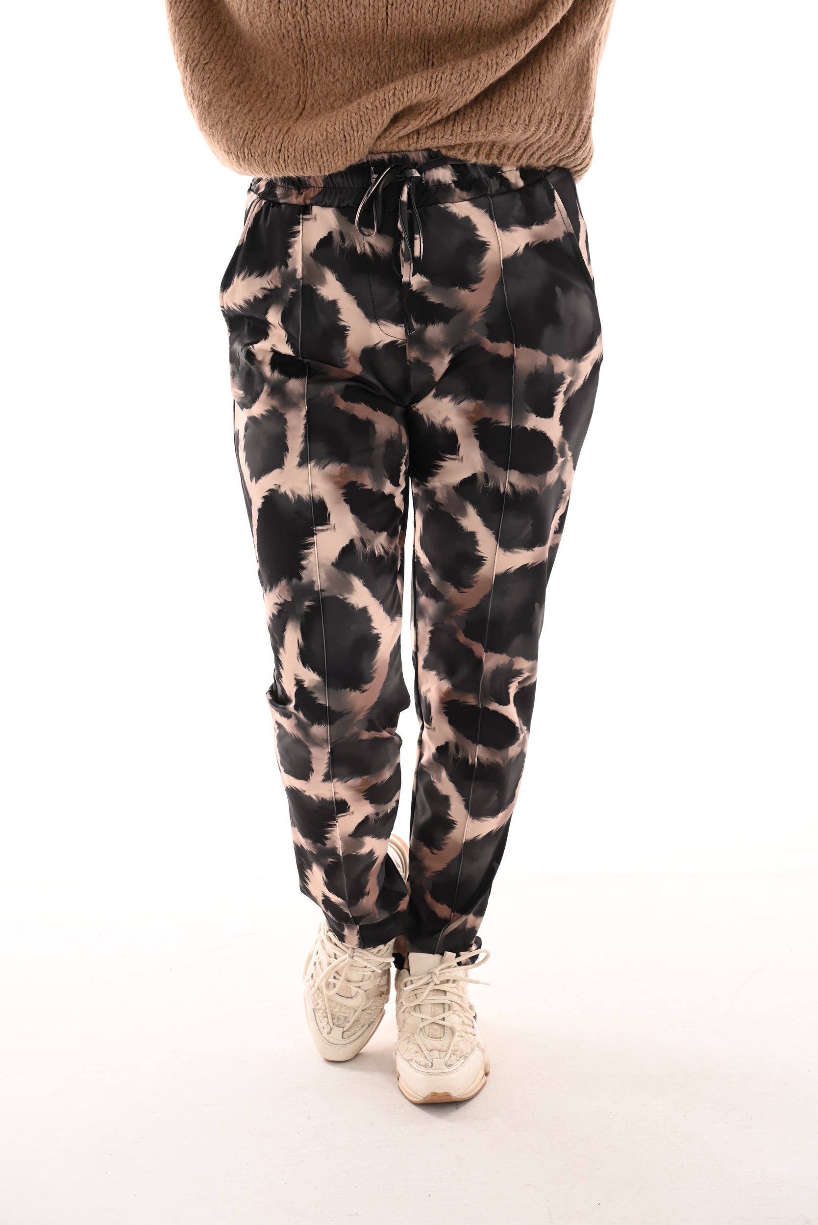 Travel broek giraffe print zwart