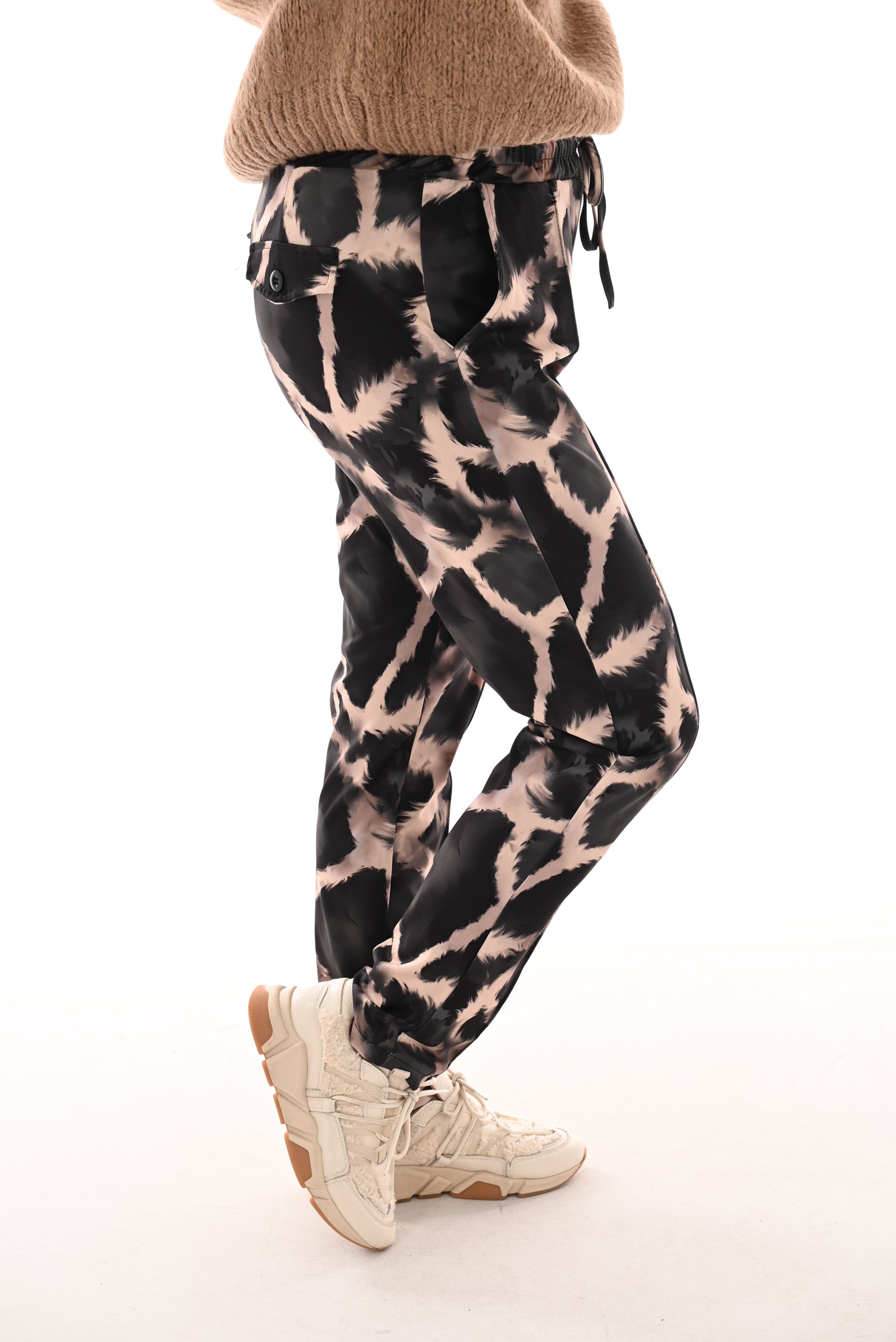 Travel broek giraffe print zwart