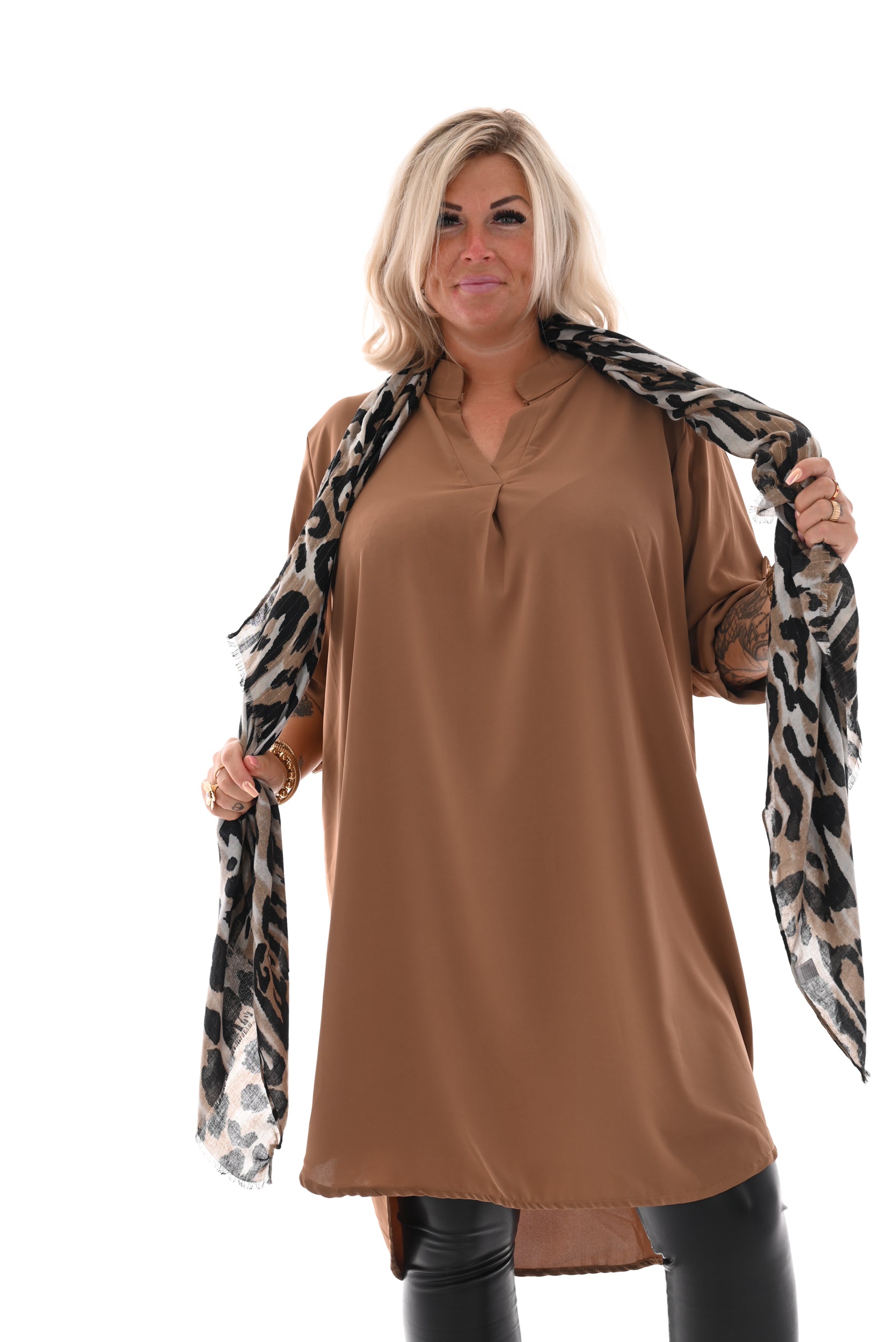 Tuniek ophaalmouw v-hals uni camel