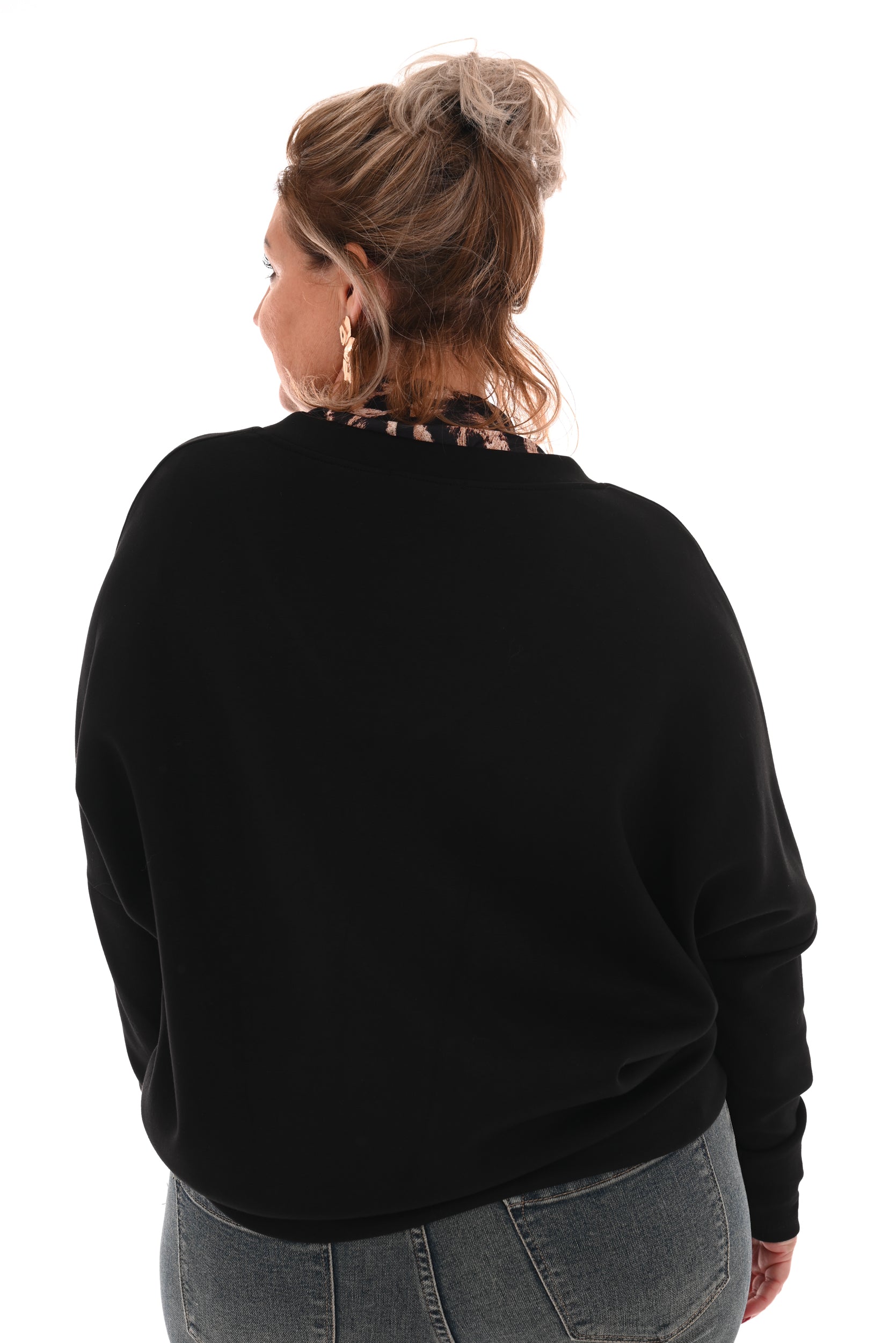 Vleermuis sweater met v-hals zwart