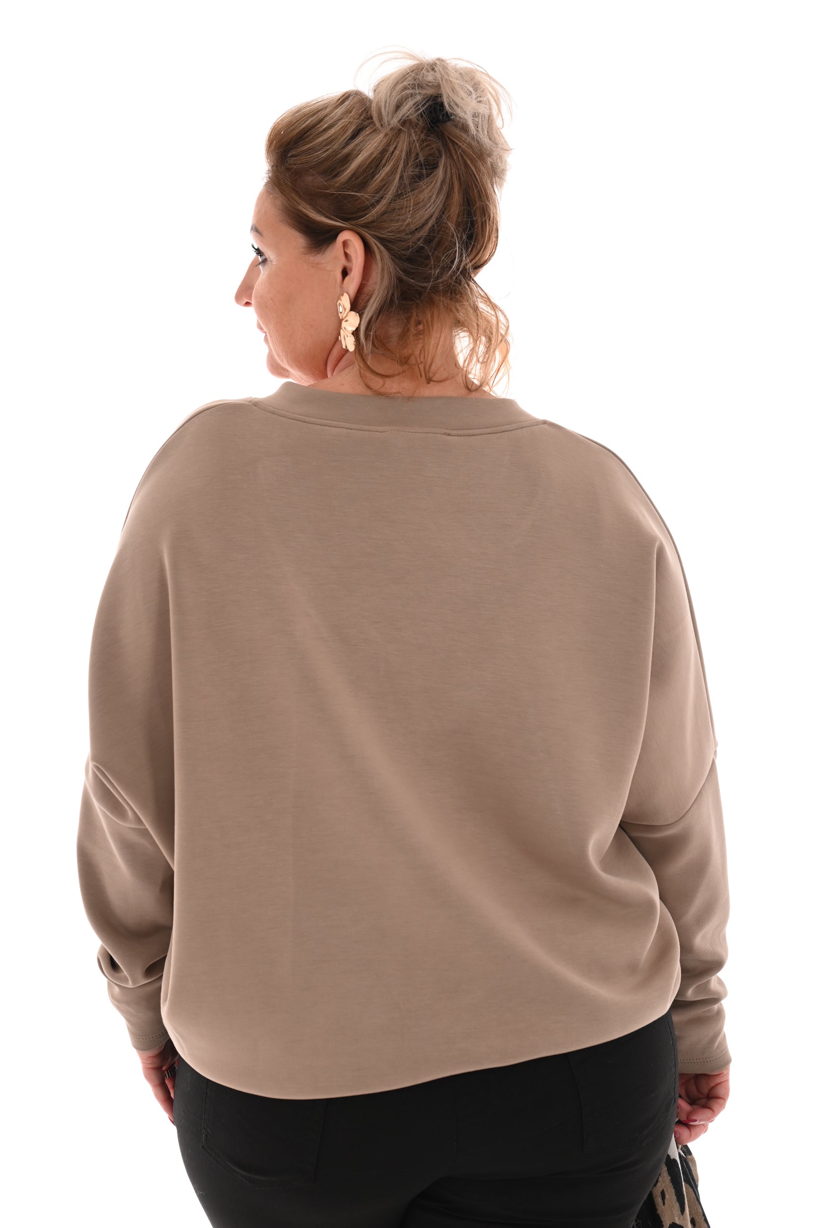 Vleermuis sweater met v-hals taupe