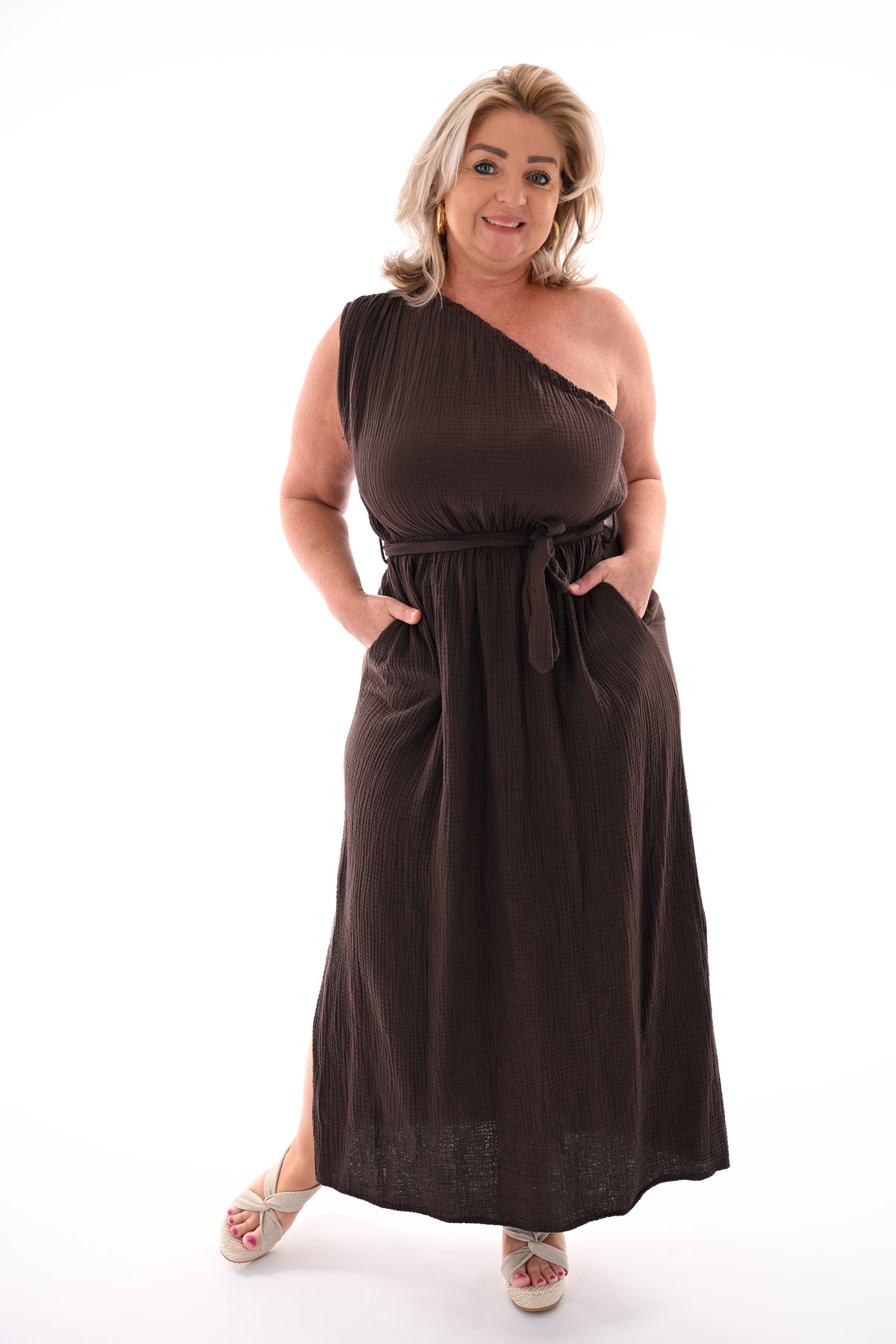 Lange wafel jurk one-shoulder donkerbruin