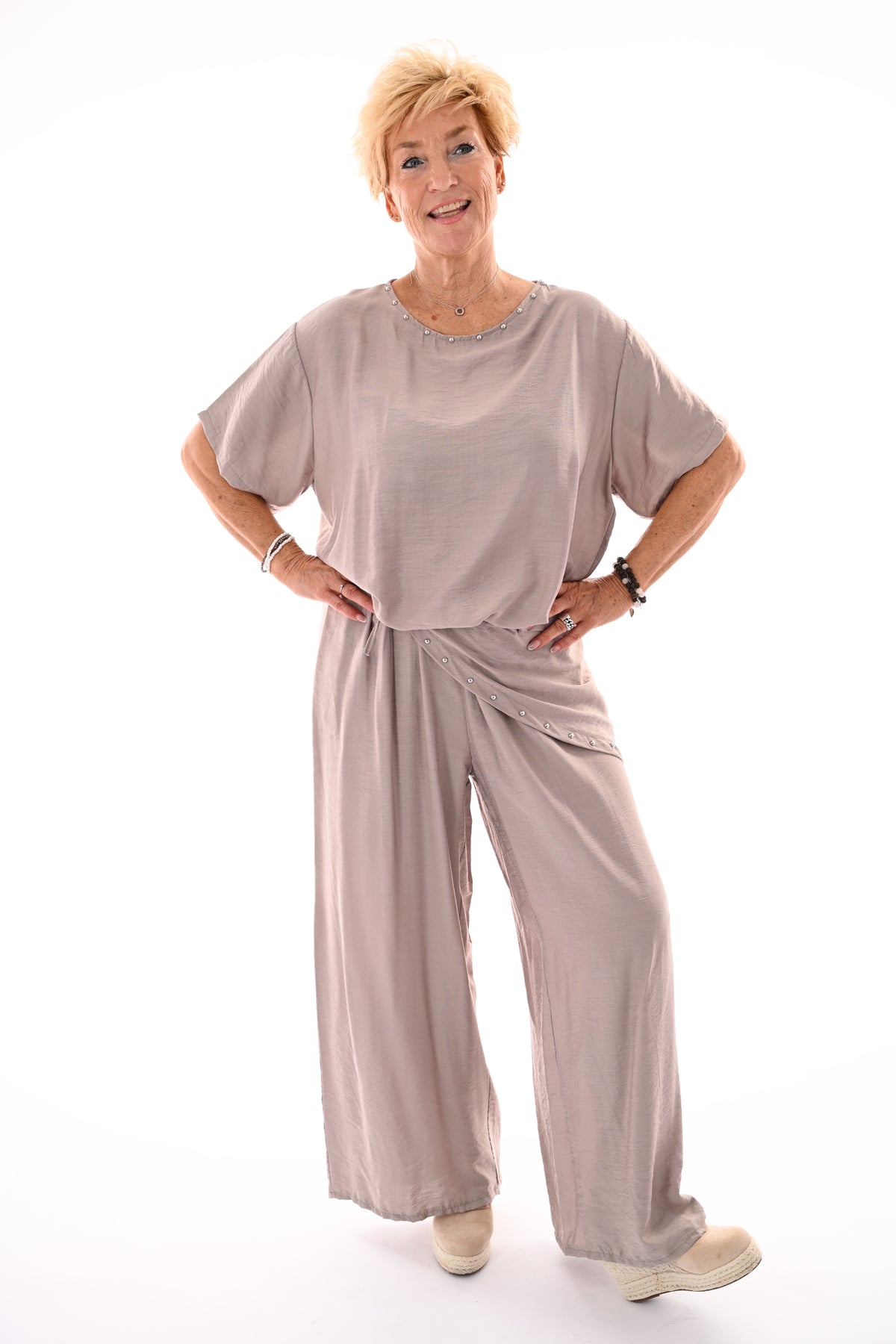 Tweedelig set ronde hals studs taupe