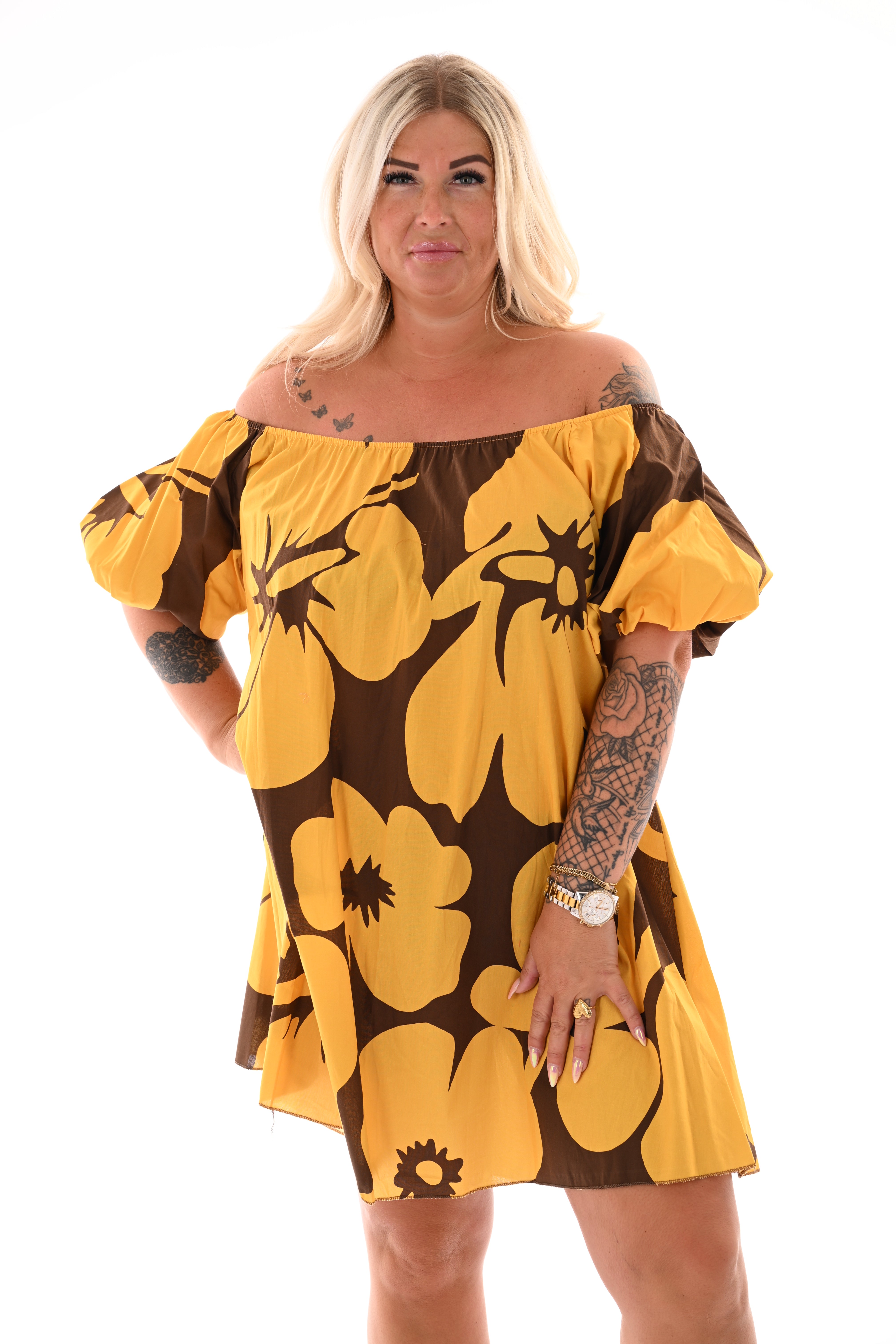 Off-shoulder jurk korte pofmouwen bloem bruin/geel