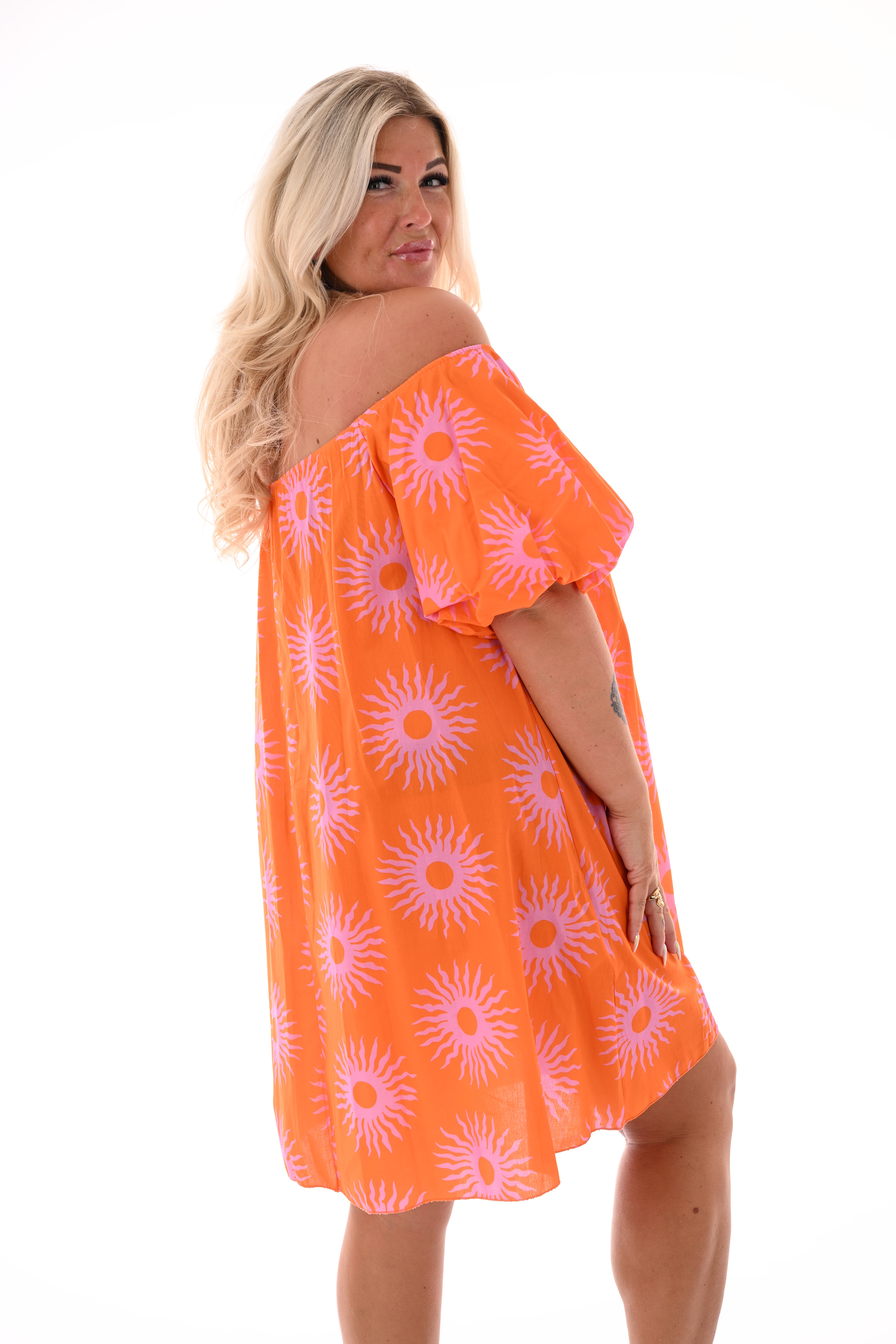 Off-shoulder jurk korte pofmouwen zon lichtroze/oranje