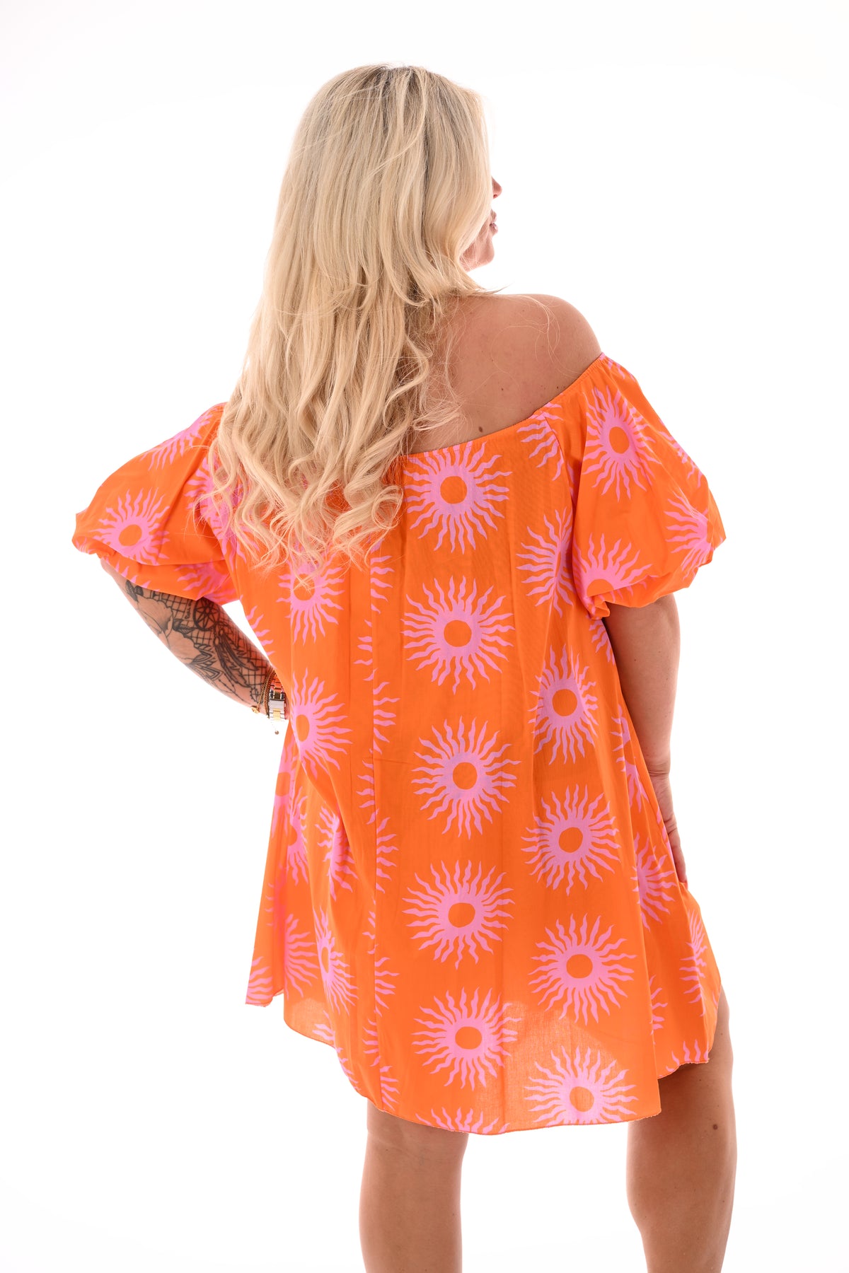 Off-shoulder jurk korte pofmouwen zon lichtroze/oranje