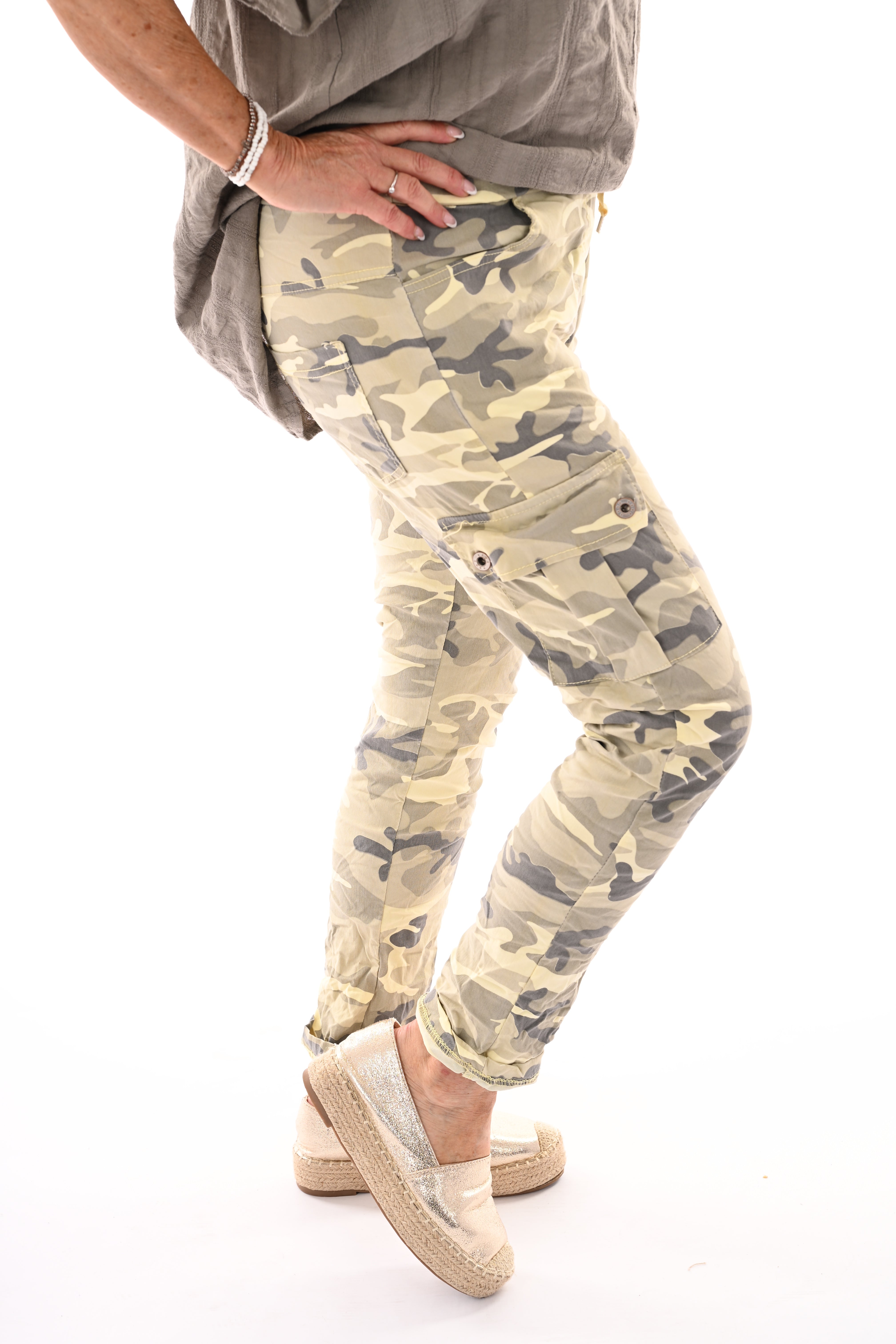 Stretchbroek camouflage cargo lichtgeel