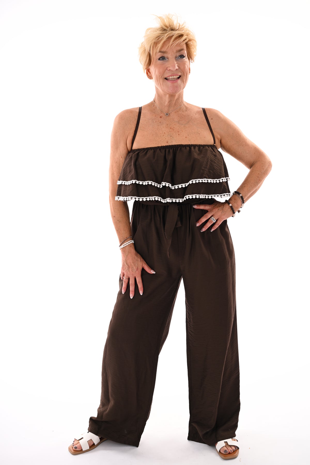 Jumpsuit met kanten randjes donkerbruin