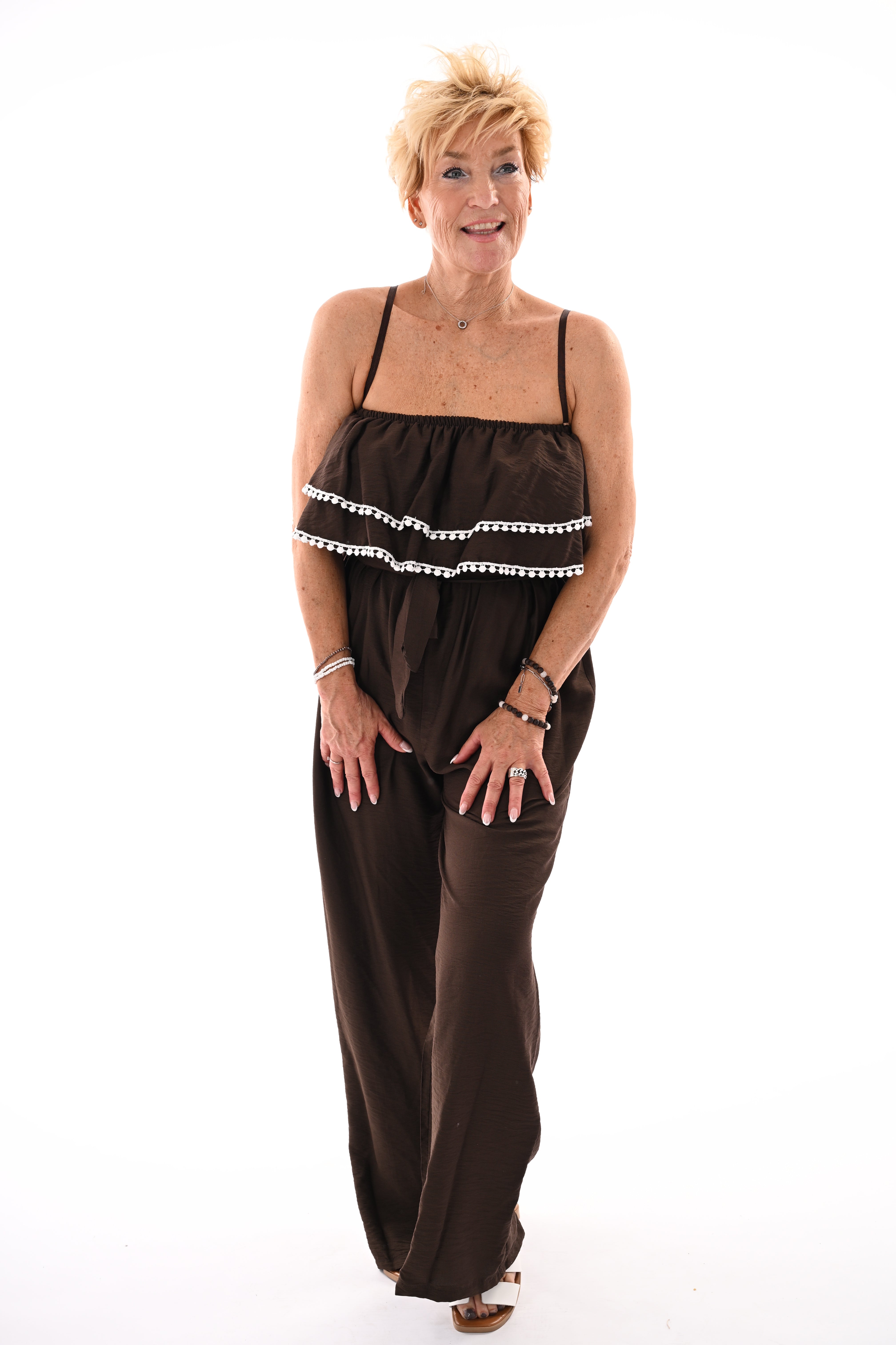Jumpsuit met kanten randjes donkerbruin