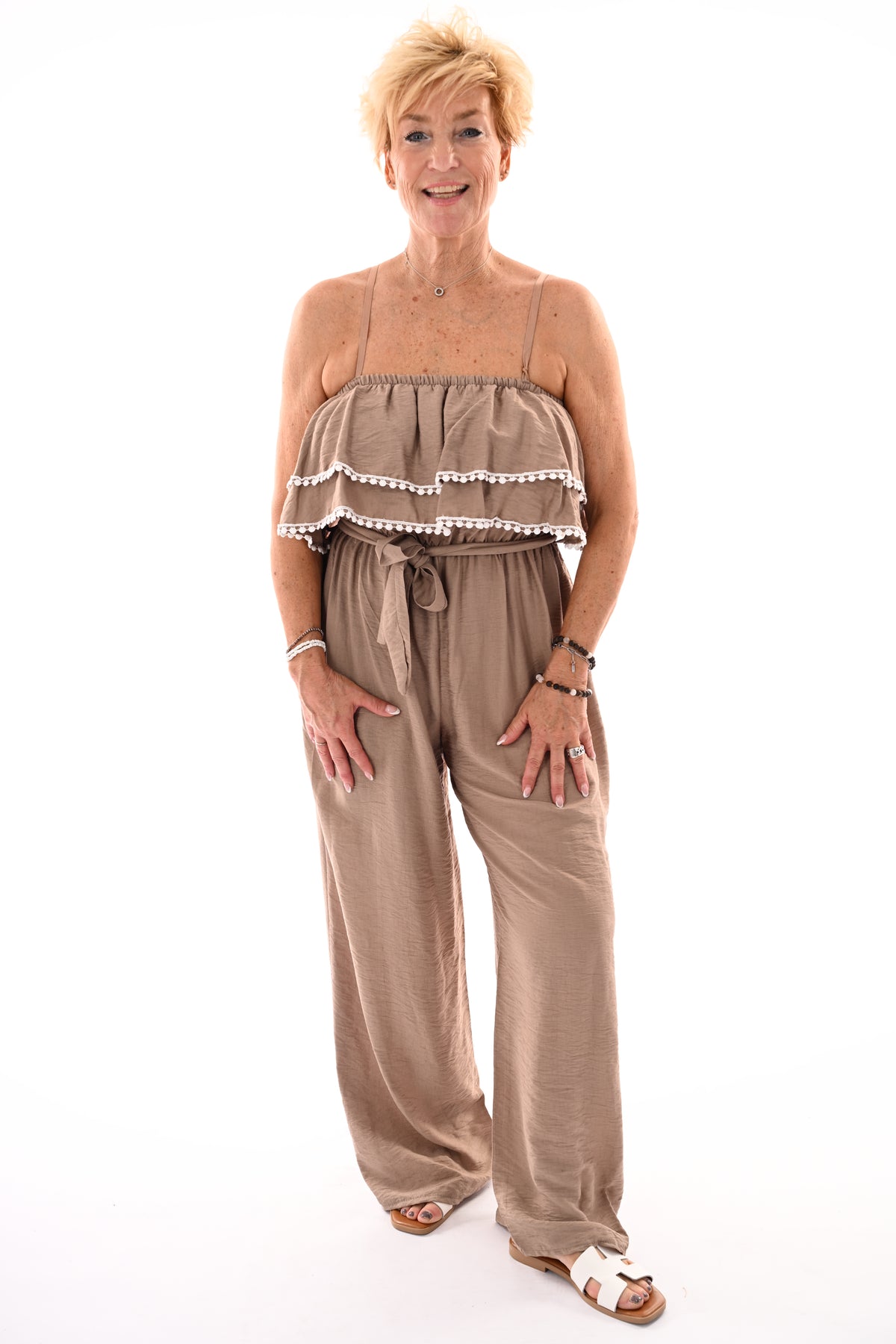 Jumpsuit met kanten randjes taupe