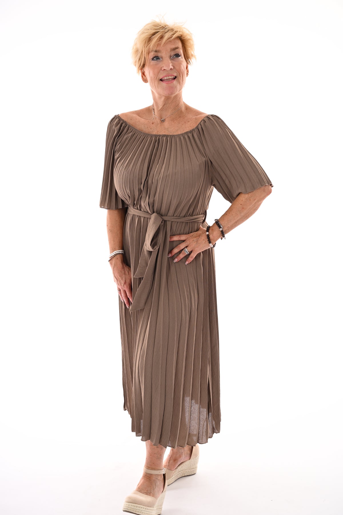 Plisse jurk met ceintuur uni taupe