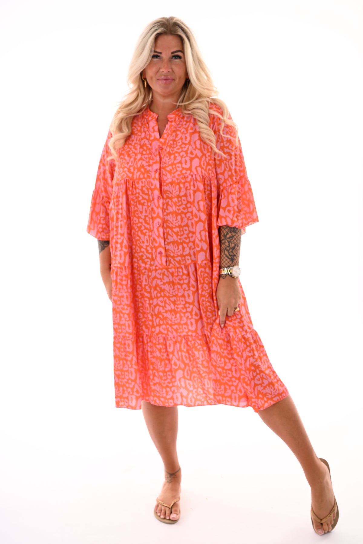 Half lange jurk v-hals stroken print panter oranje