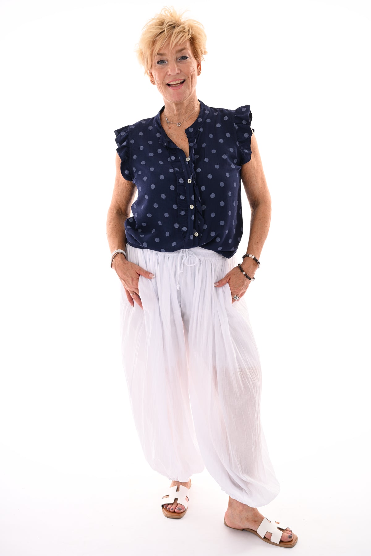 Dots blouse mouwloos met roezels marineblauw
