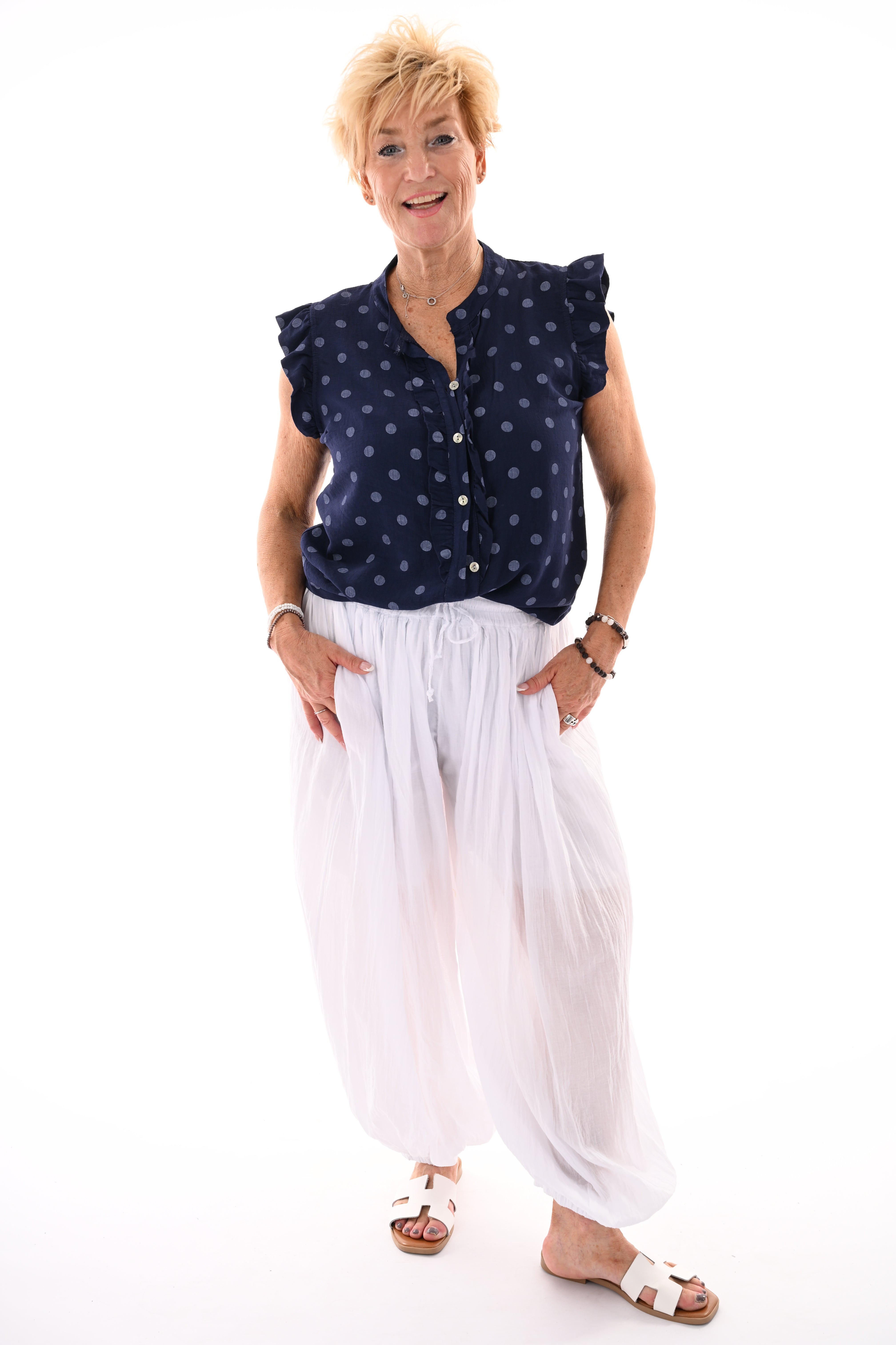 Dots blouse mouwloos met roezels marineblauw