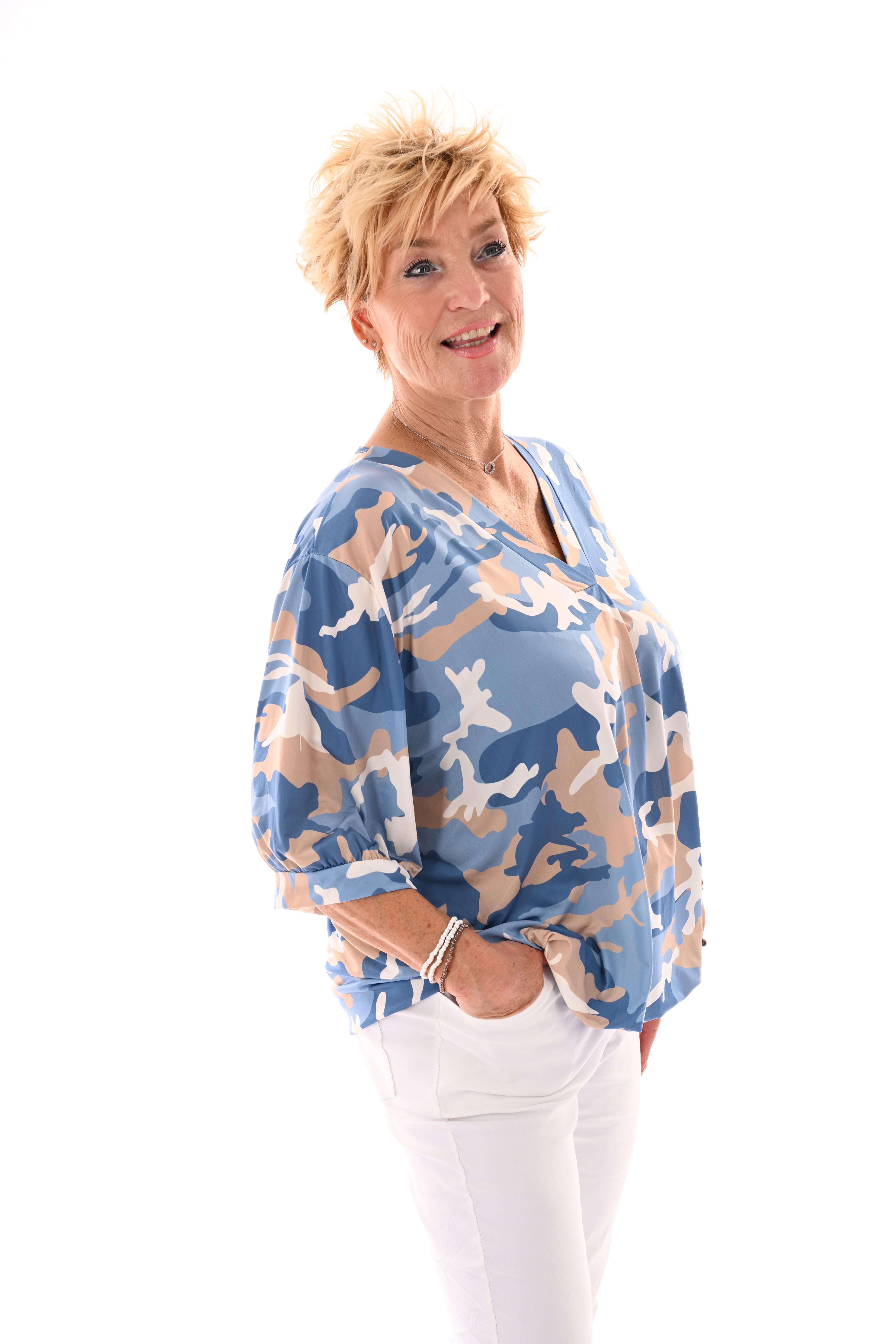 Travel top army v-hals lichtblauw/beige