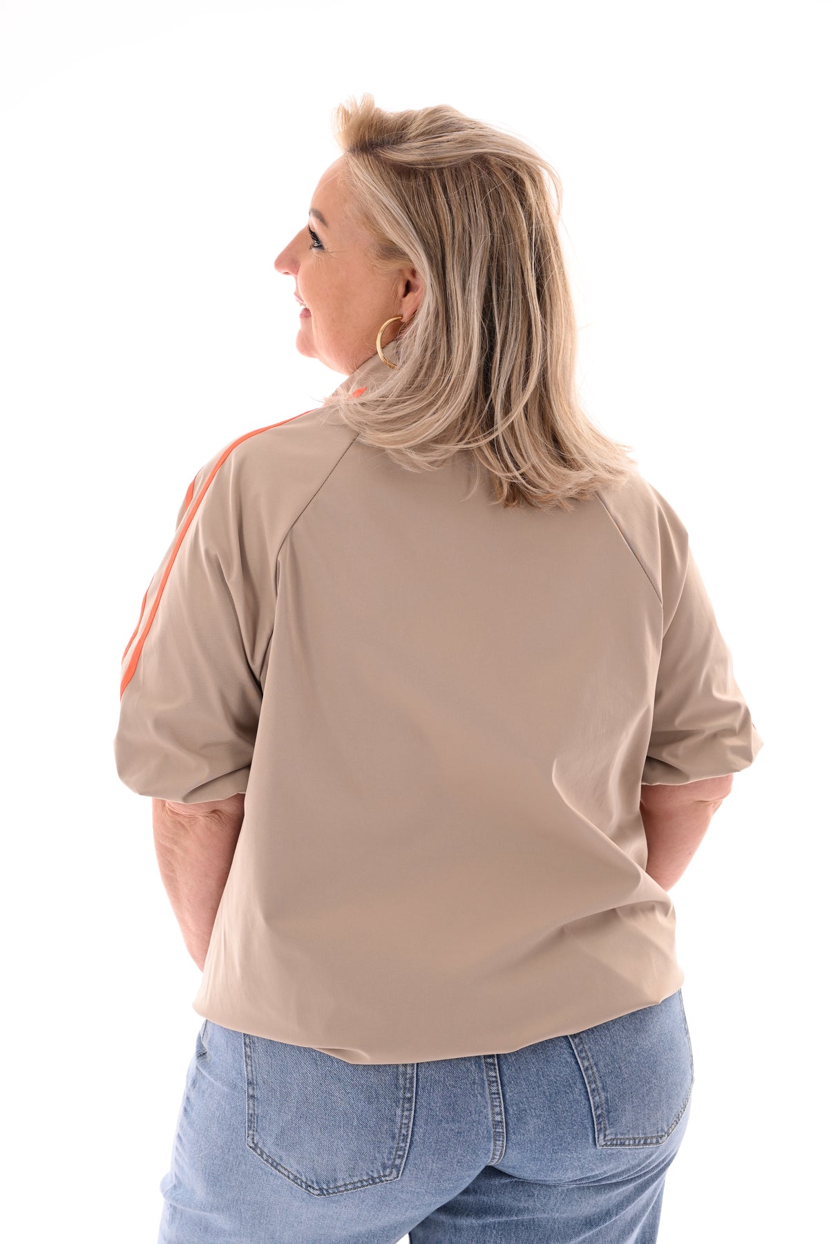 Kort jasje met bies korte mouwen beige/oranje