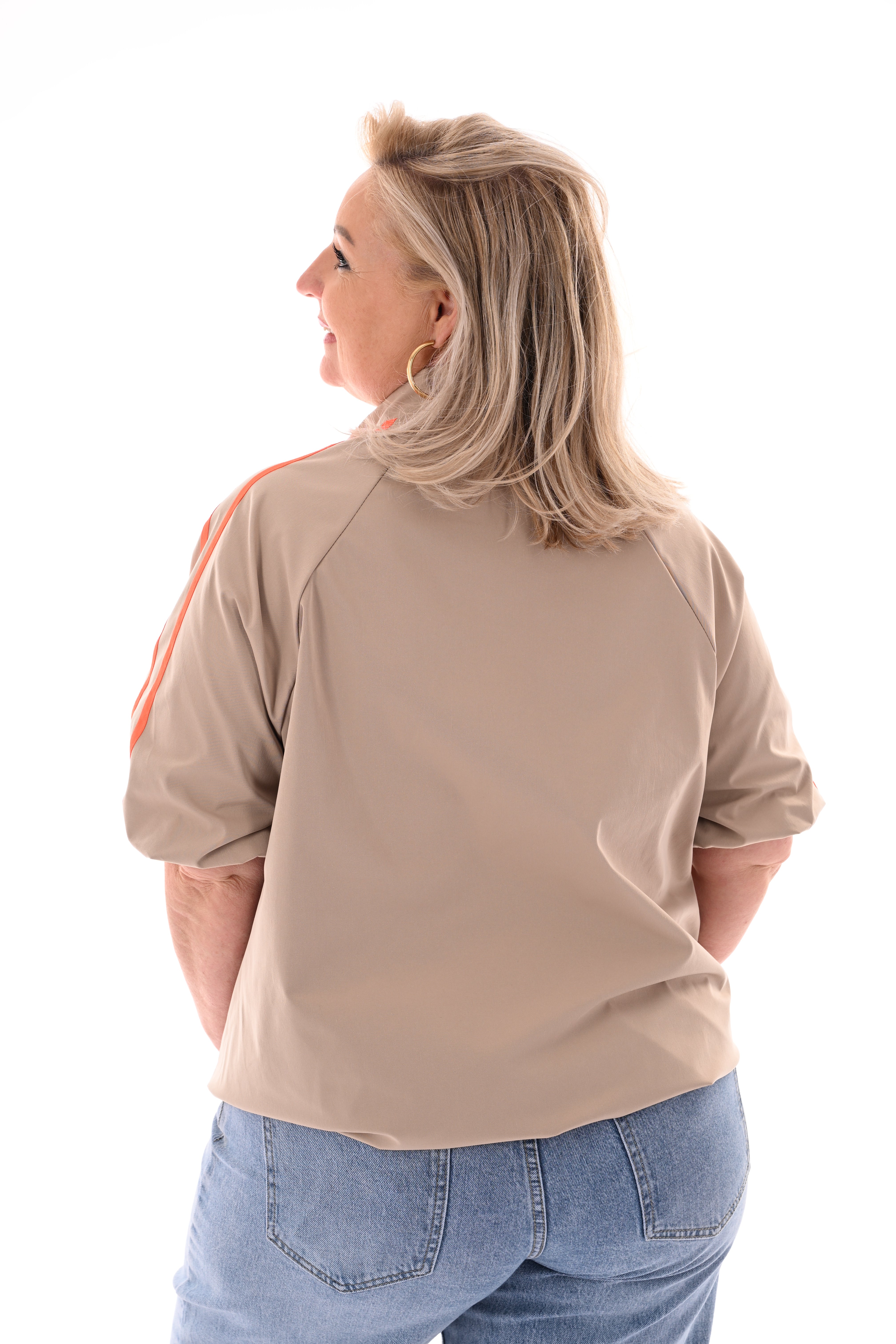 Kort jasje met bies korte mouwen beige/oranje