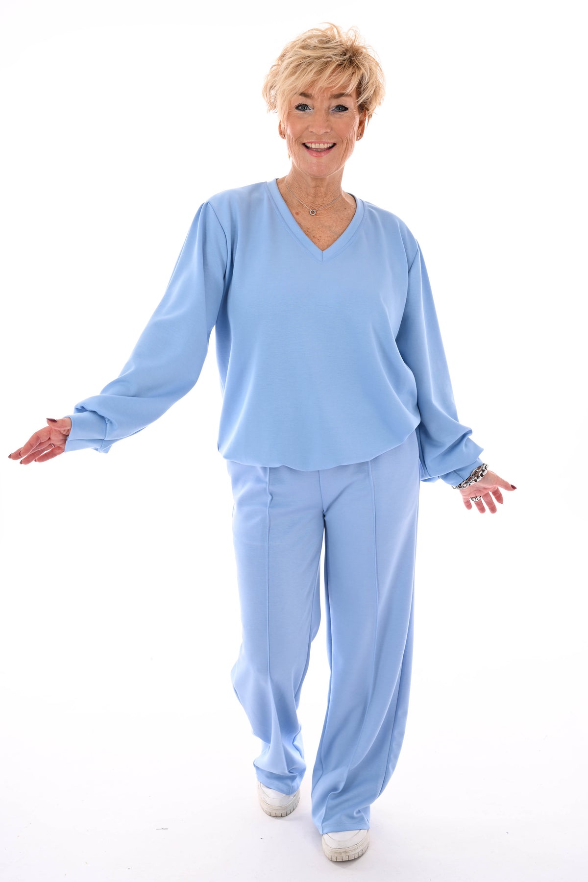 Tweedelig pak v-hals met boord uni lichtblauw
