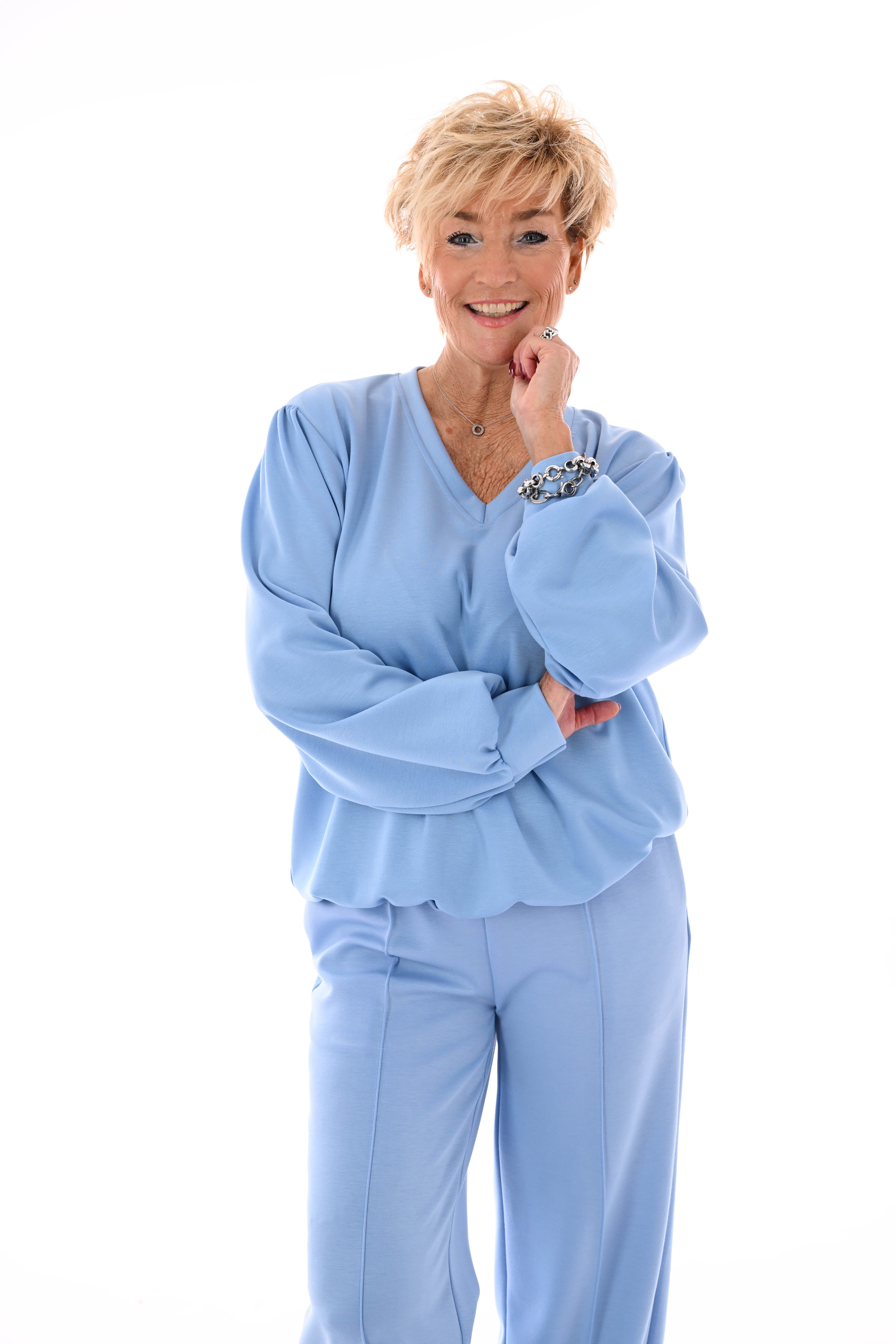 Tweedelig pak v-hals met boord uni lichtblauw