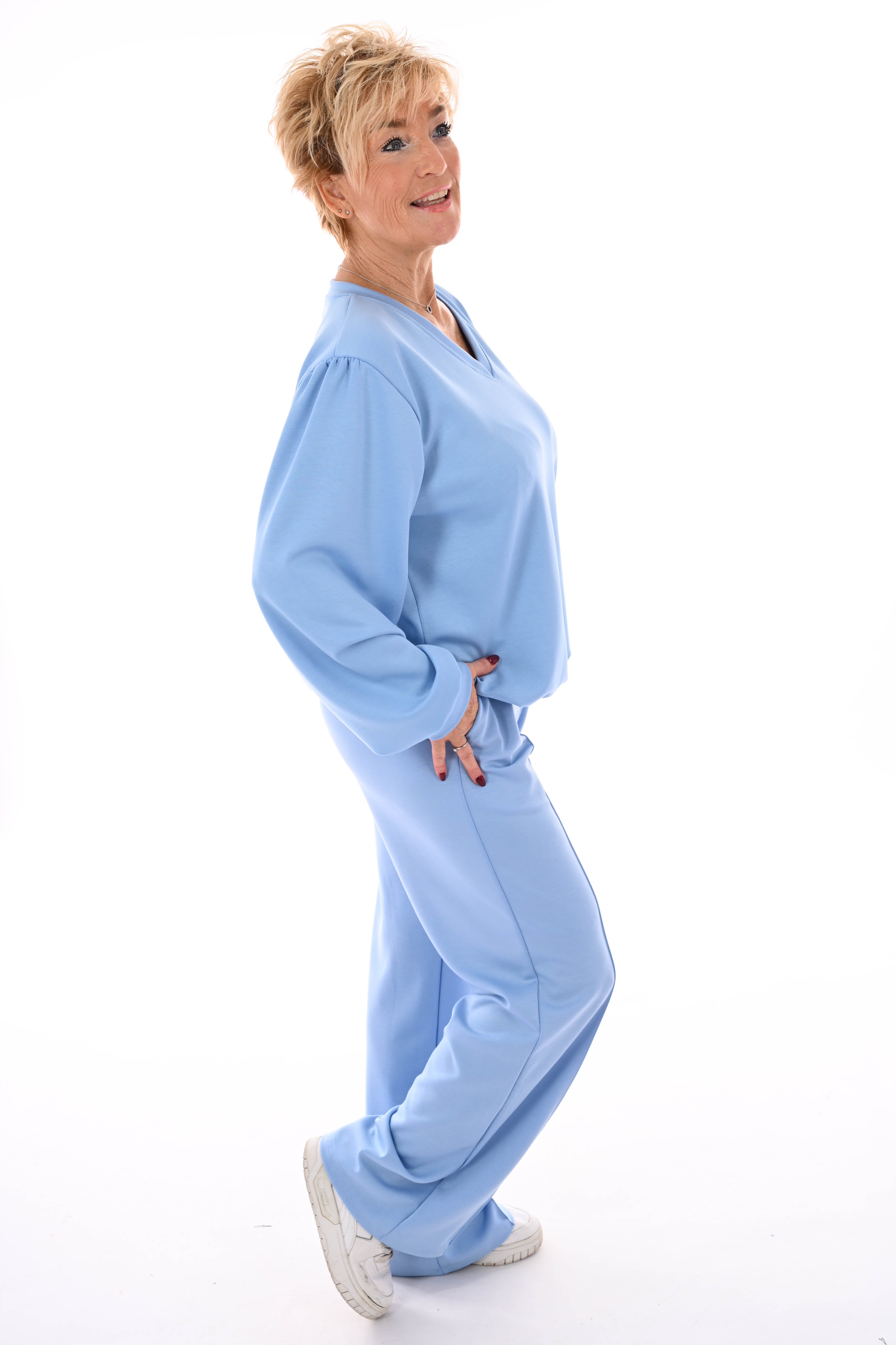 Tweedelig pak v-hals met boord uni lichtblauw