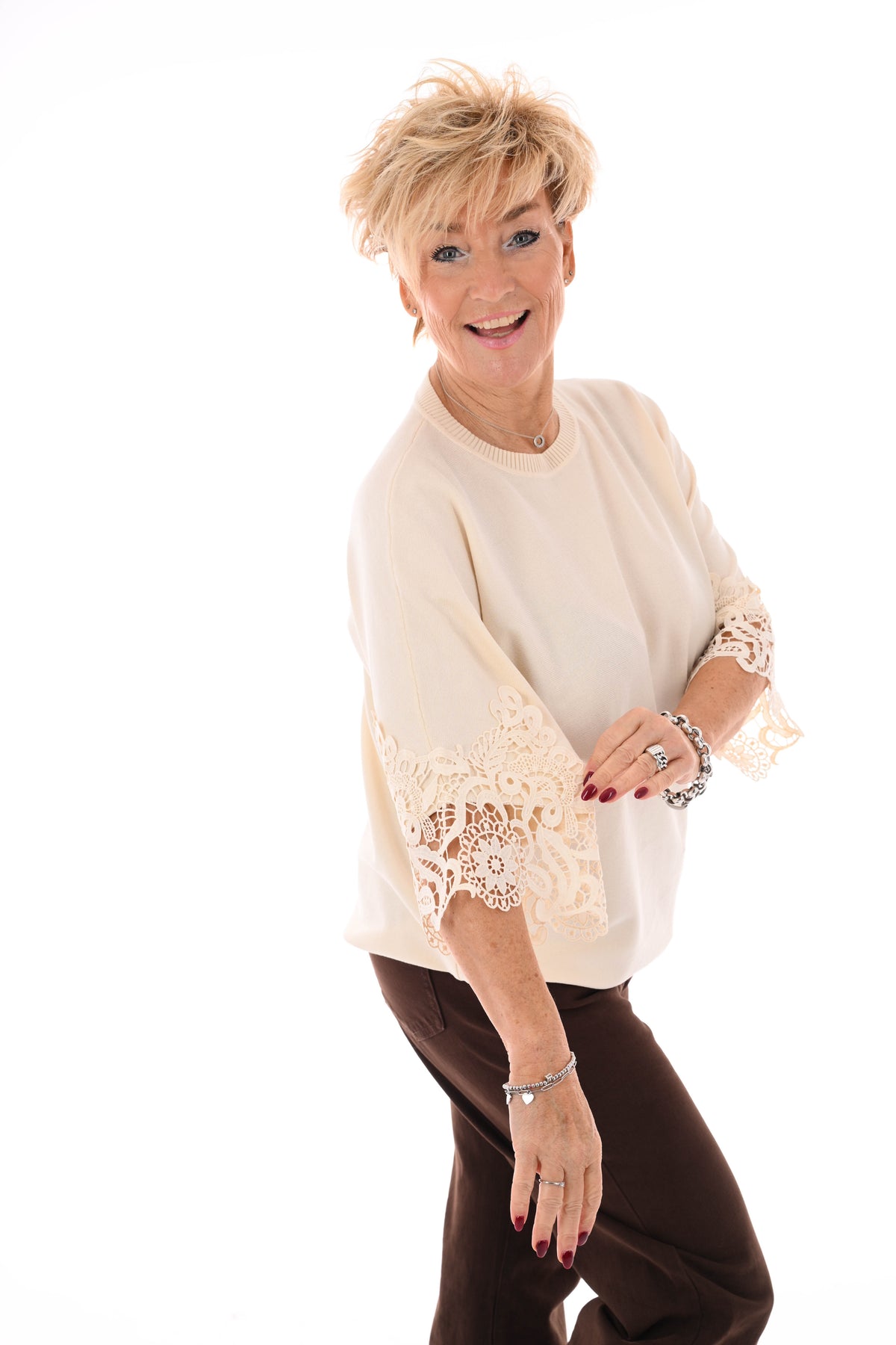 Trui broderie mouwdetail creme