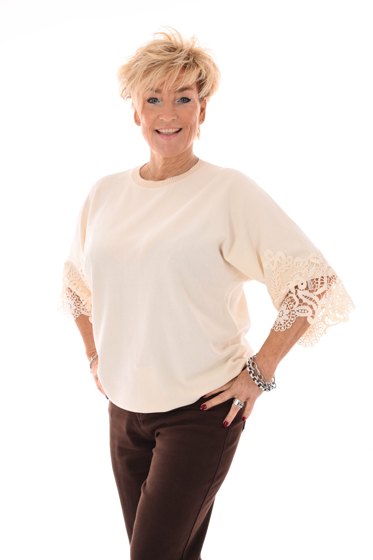 Trui broderie mouwdetail creme