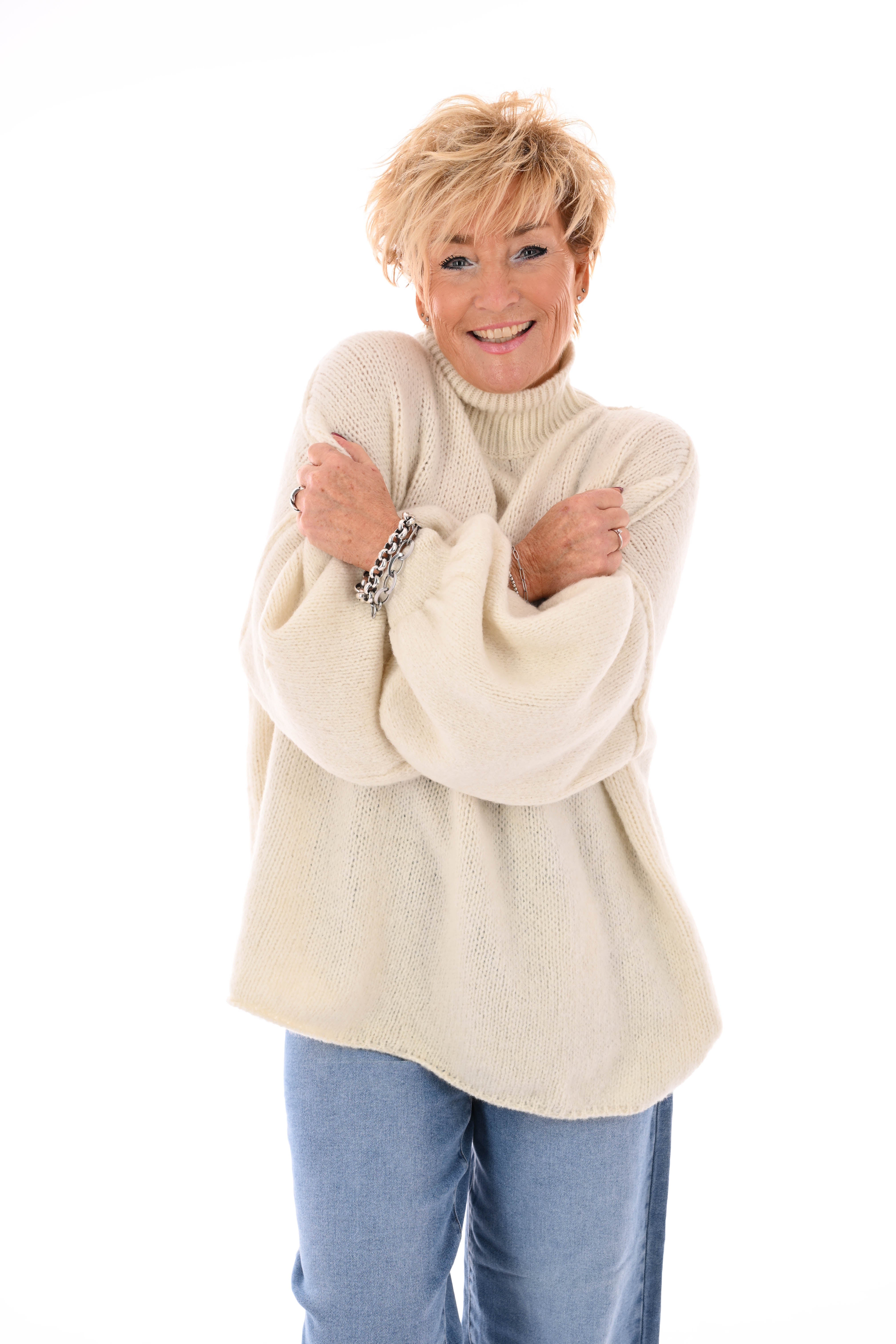 Gebreide trui turtle neck met pofmouwen roomwit