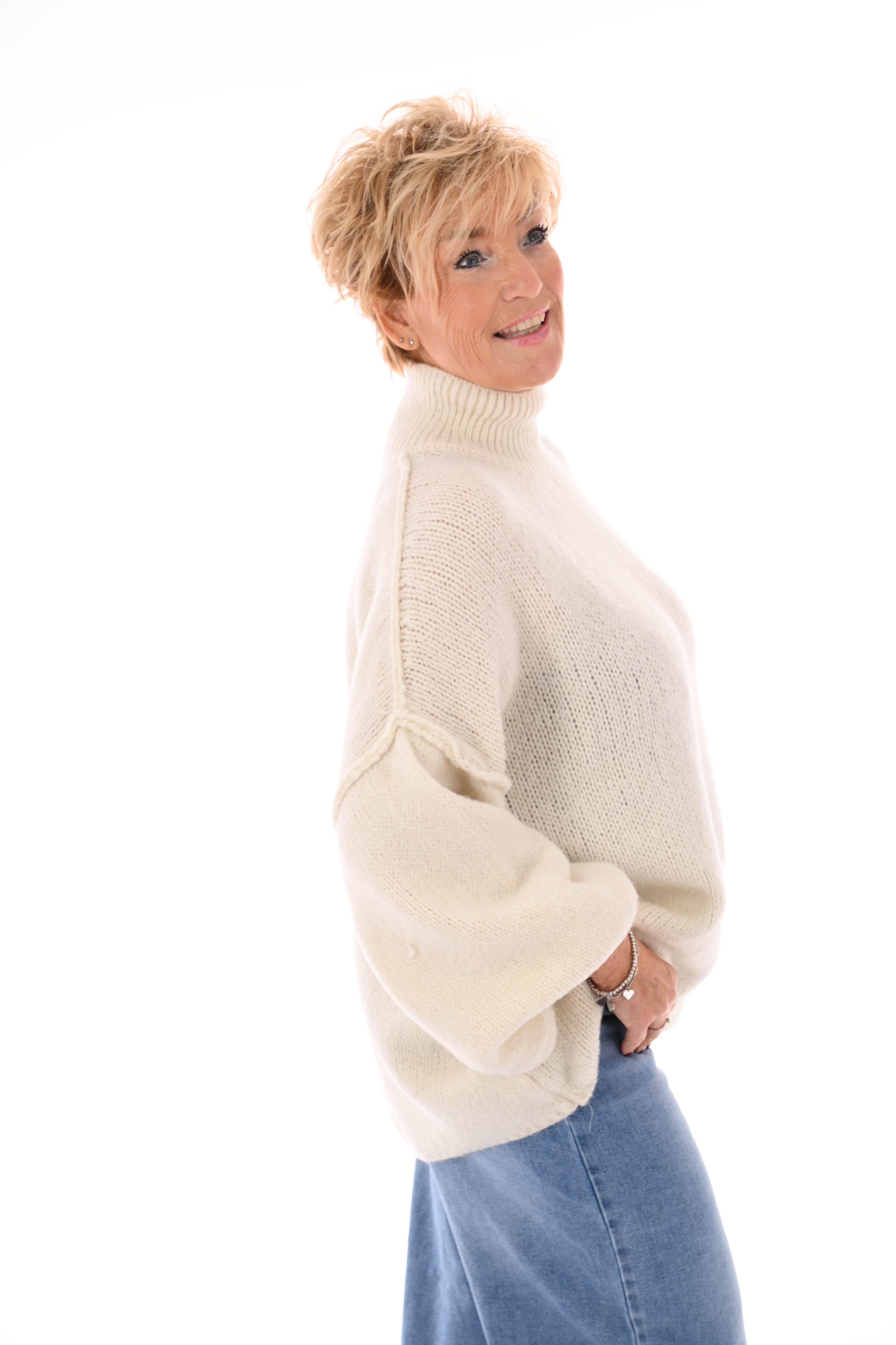 Gebreide trui turtle neck met pofmouwen roomwit