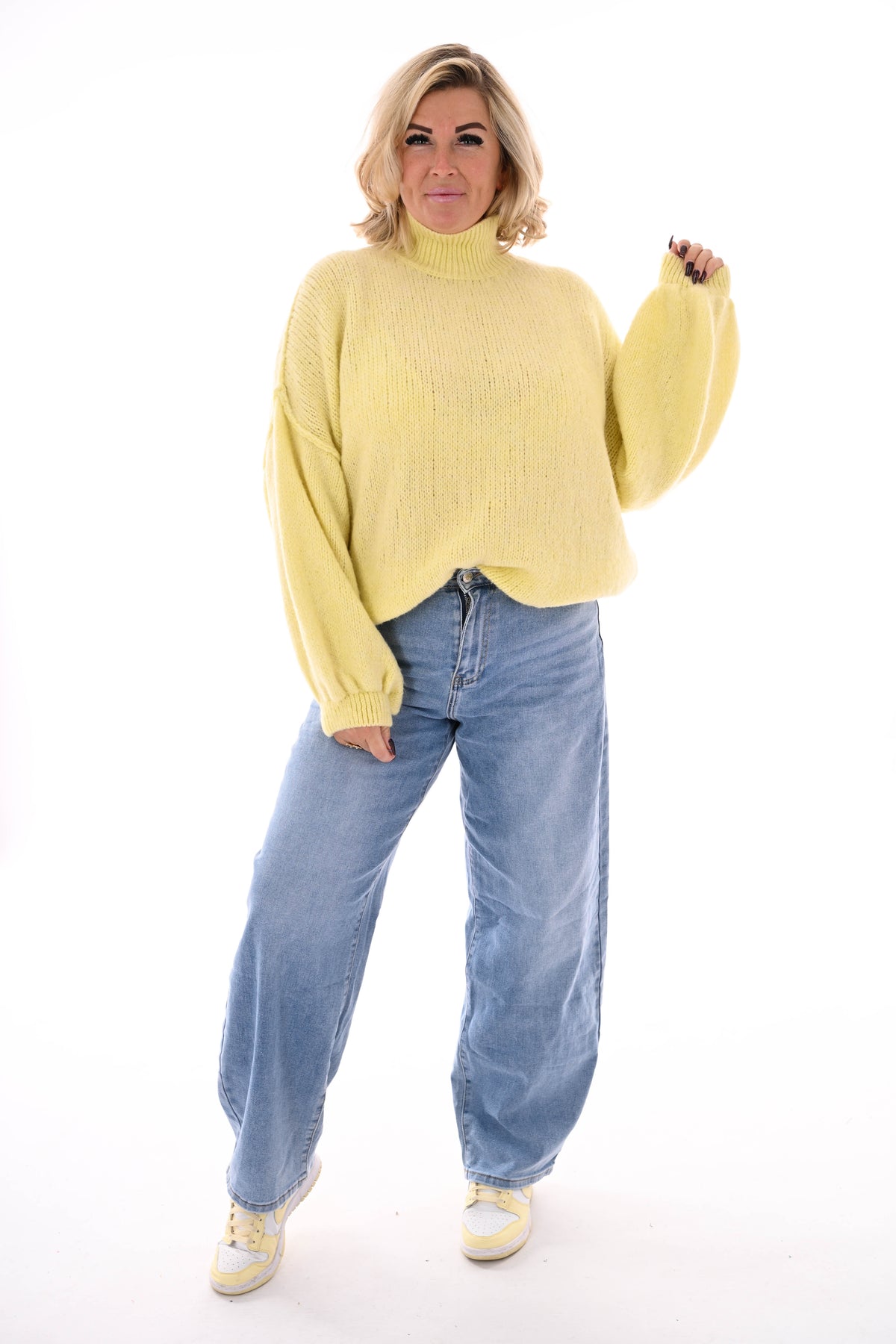 Gebreide trui turtle neck met pofmouwen lichtgeel