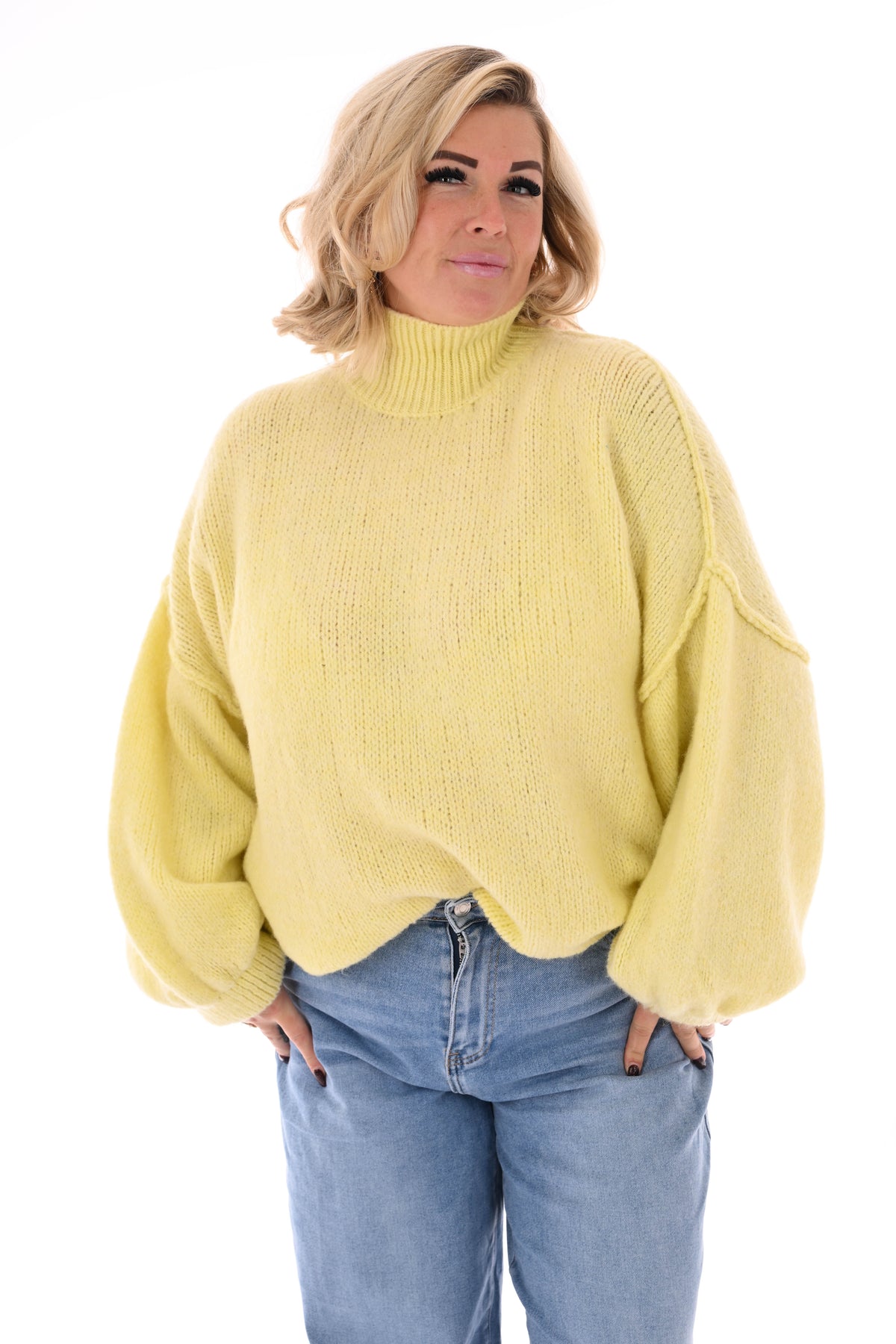 Gebreide trui turtle neck met pofmouwen lichtgeel