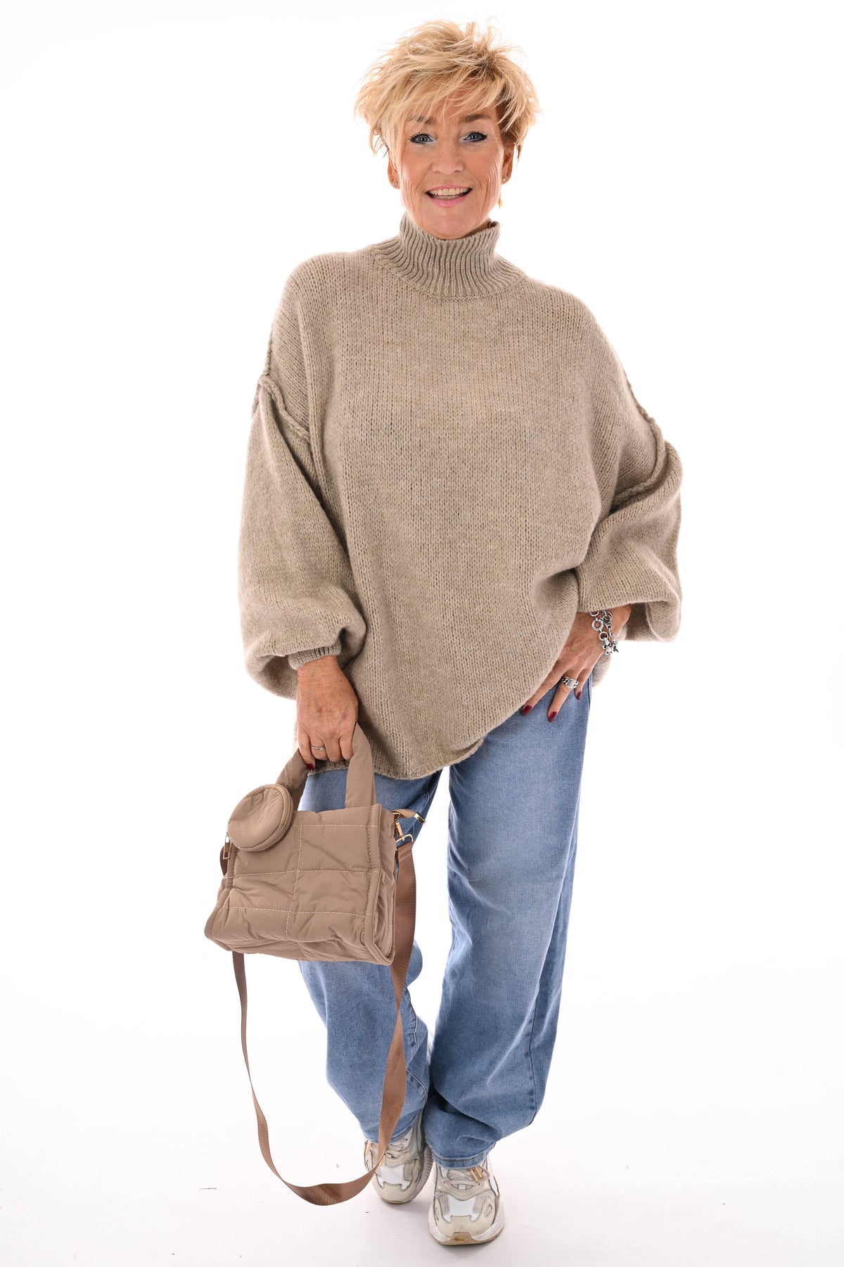 Gebreide trui turtle neck met pofmouwen beige