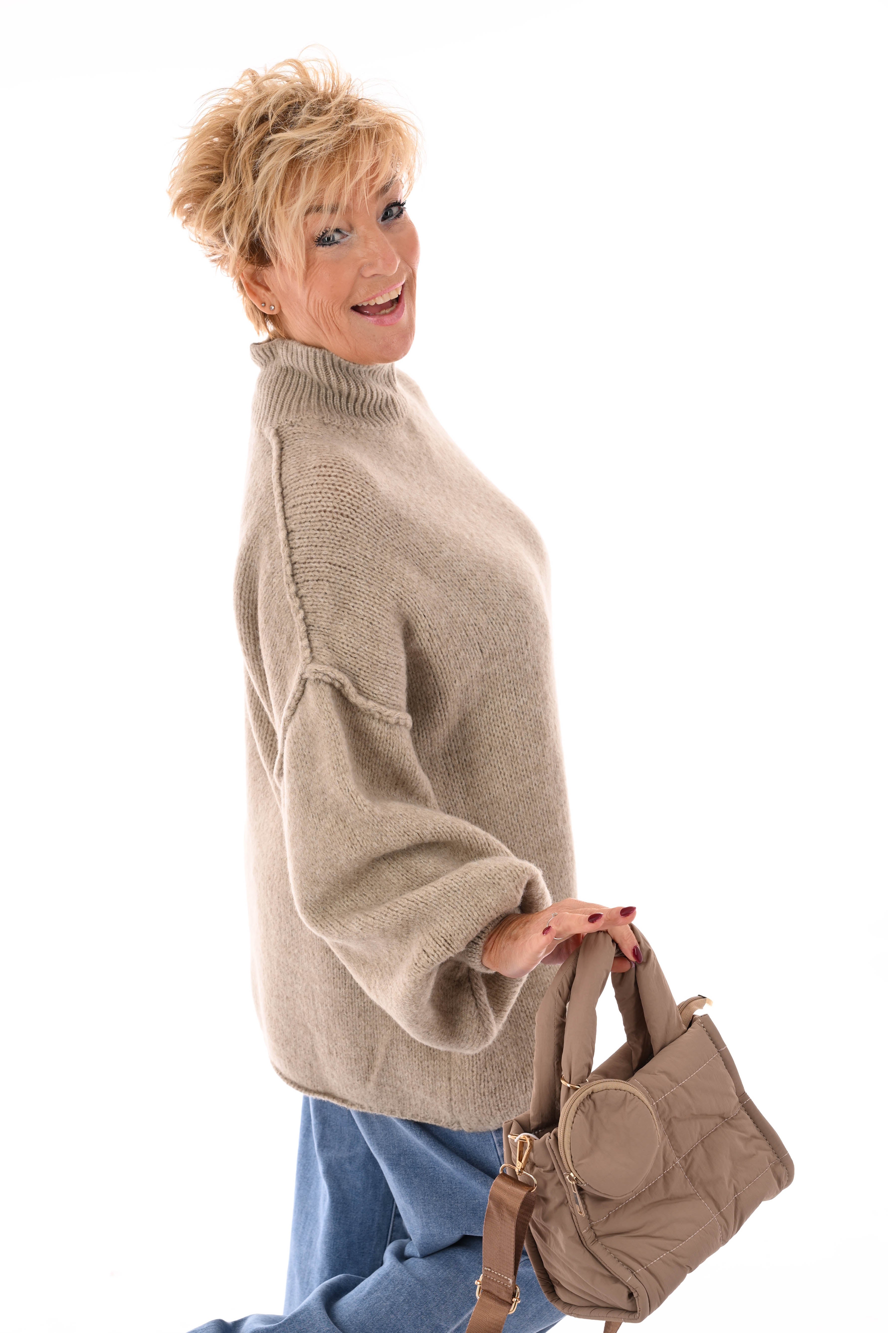 Gebreide trui turtle neck met pofmouwen beige