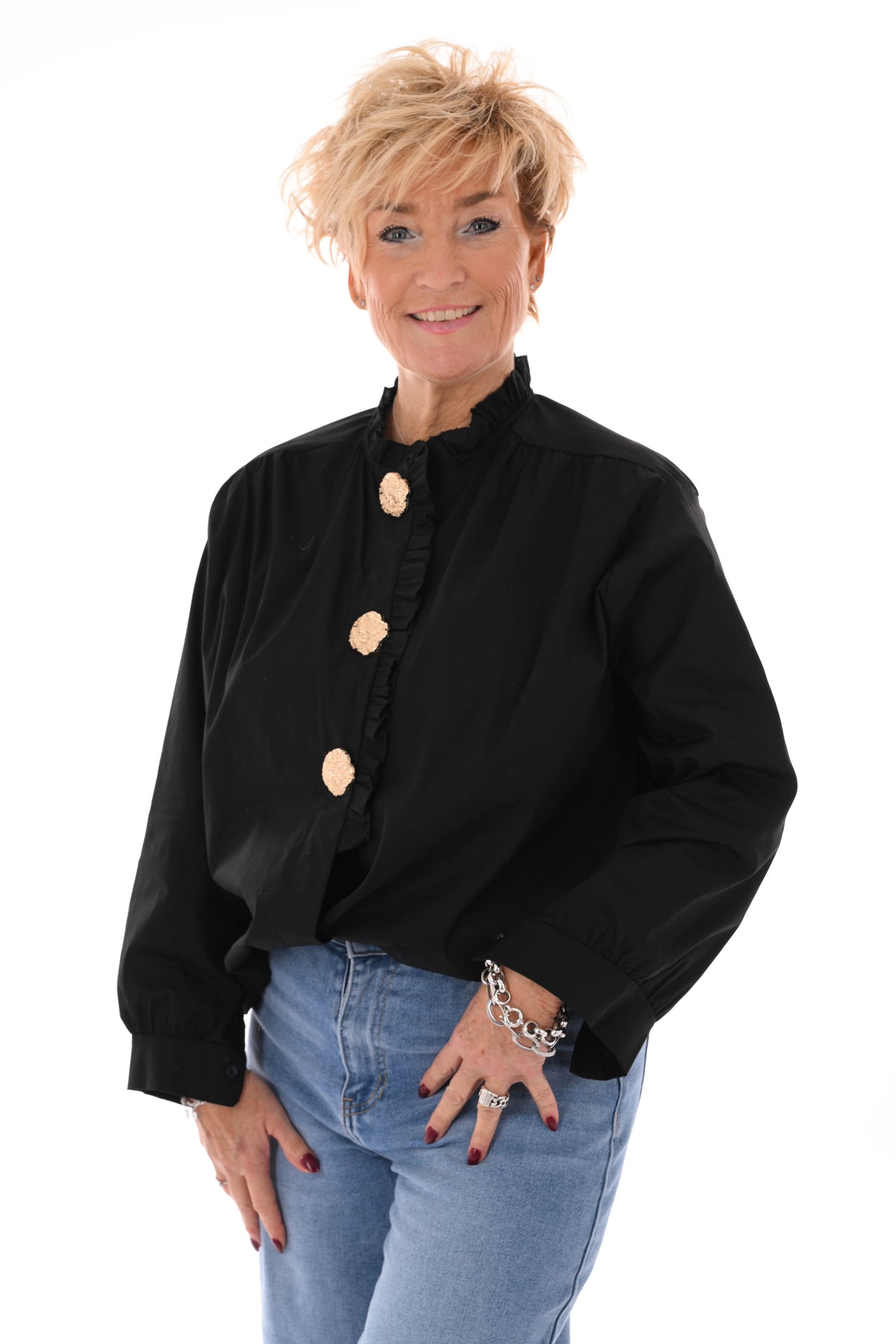 Blouse roezelkraag grote knopen zwart