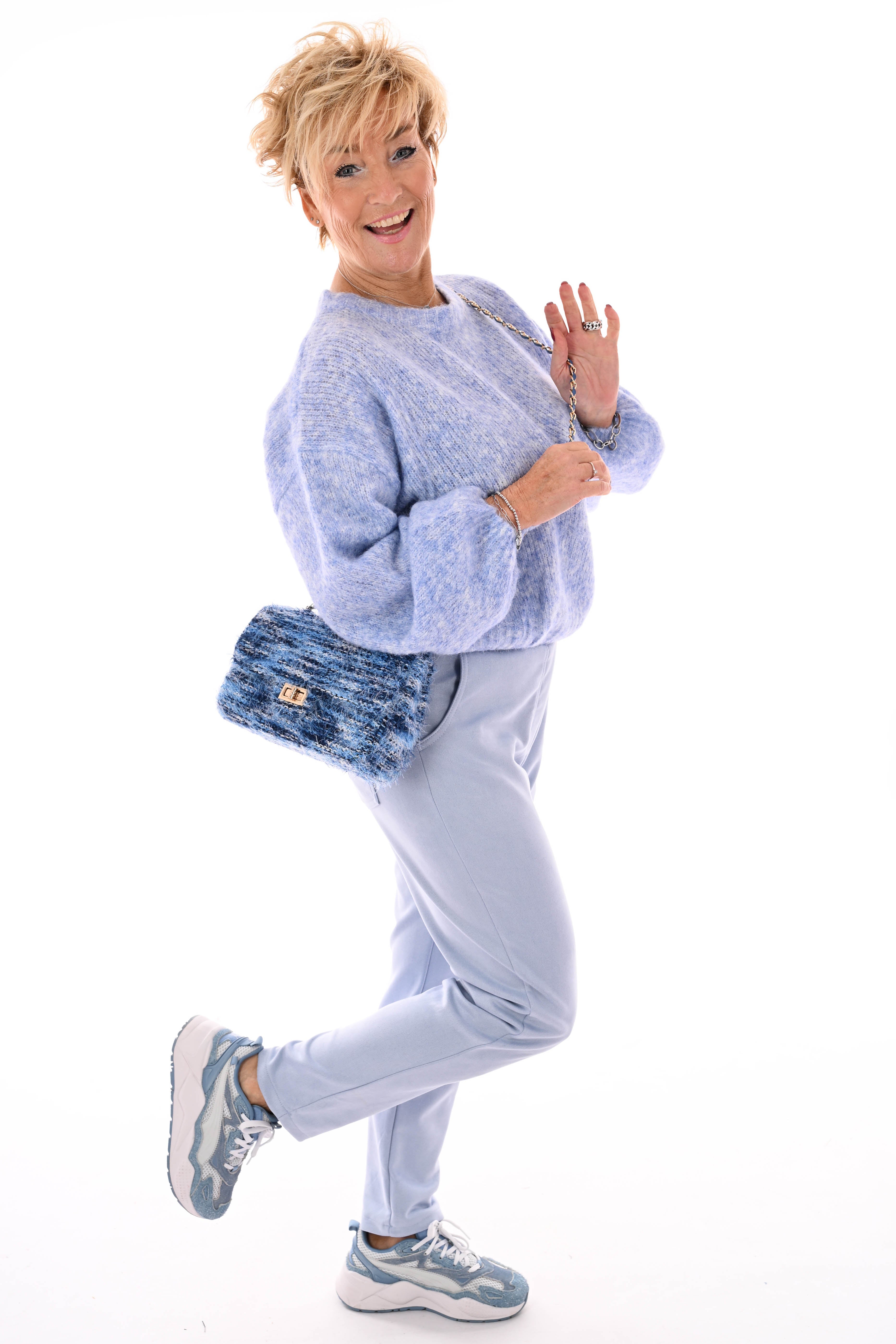 Fijn gebreide trui pofmouwen lichtblauw