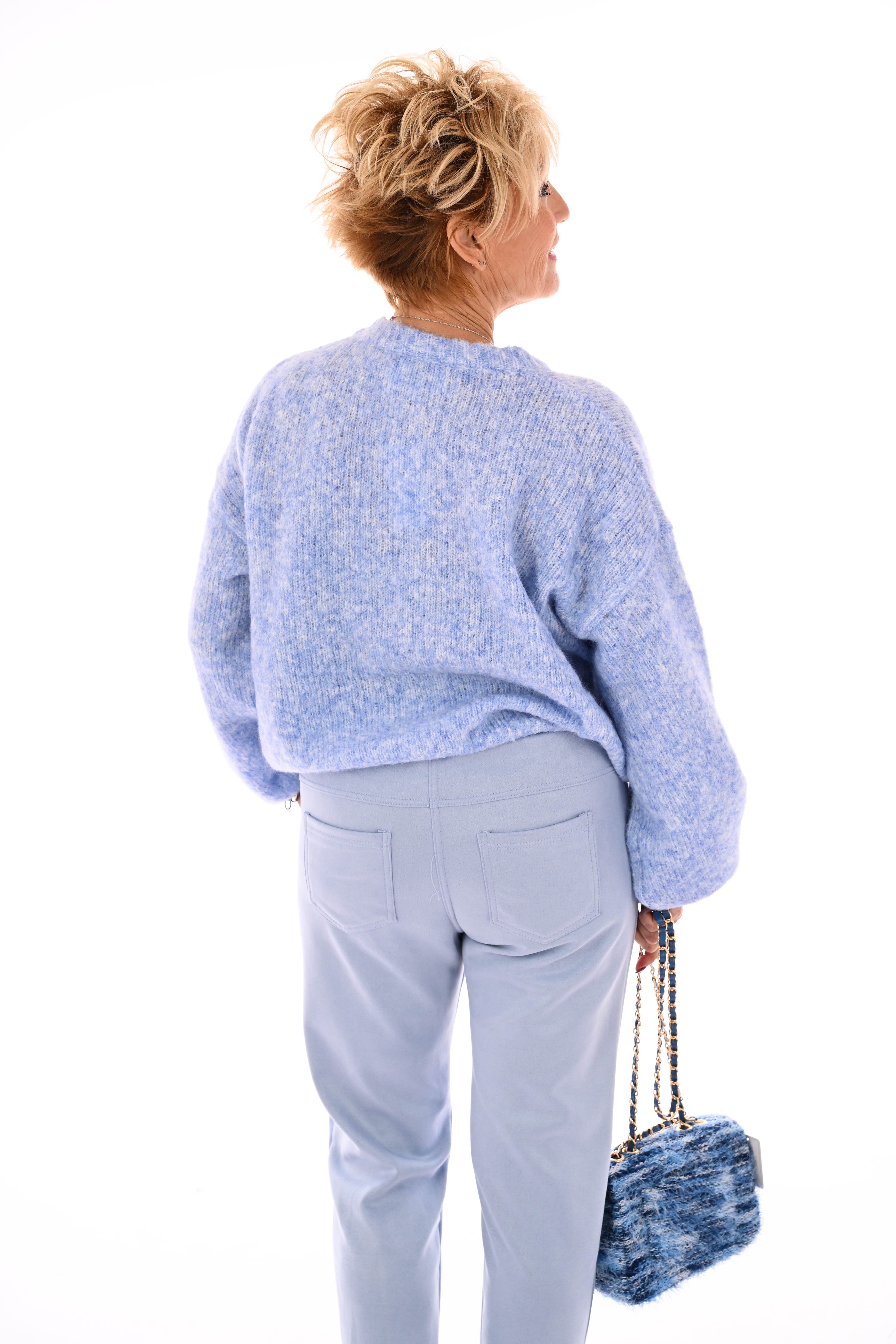 Fijn gebreide trui pofmouwen lichtblauw