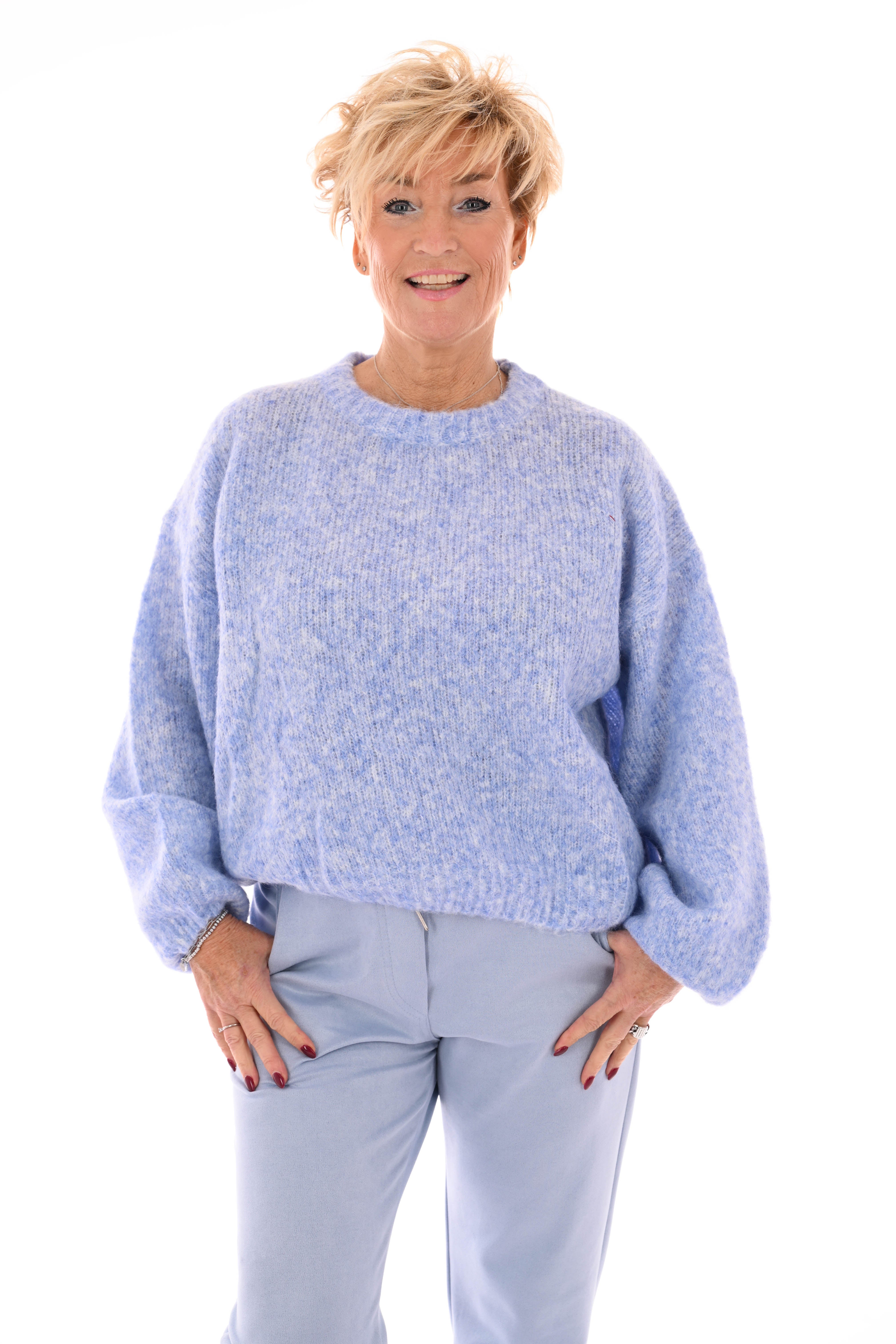 Fijn gebreide trui pofmouwen lichtblauw