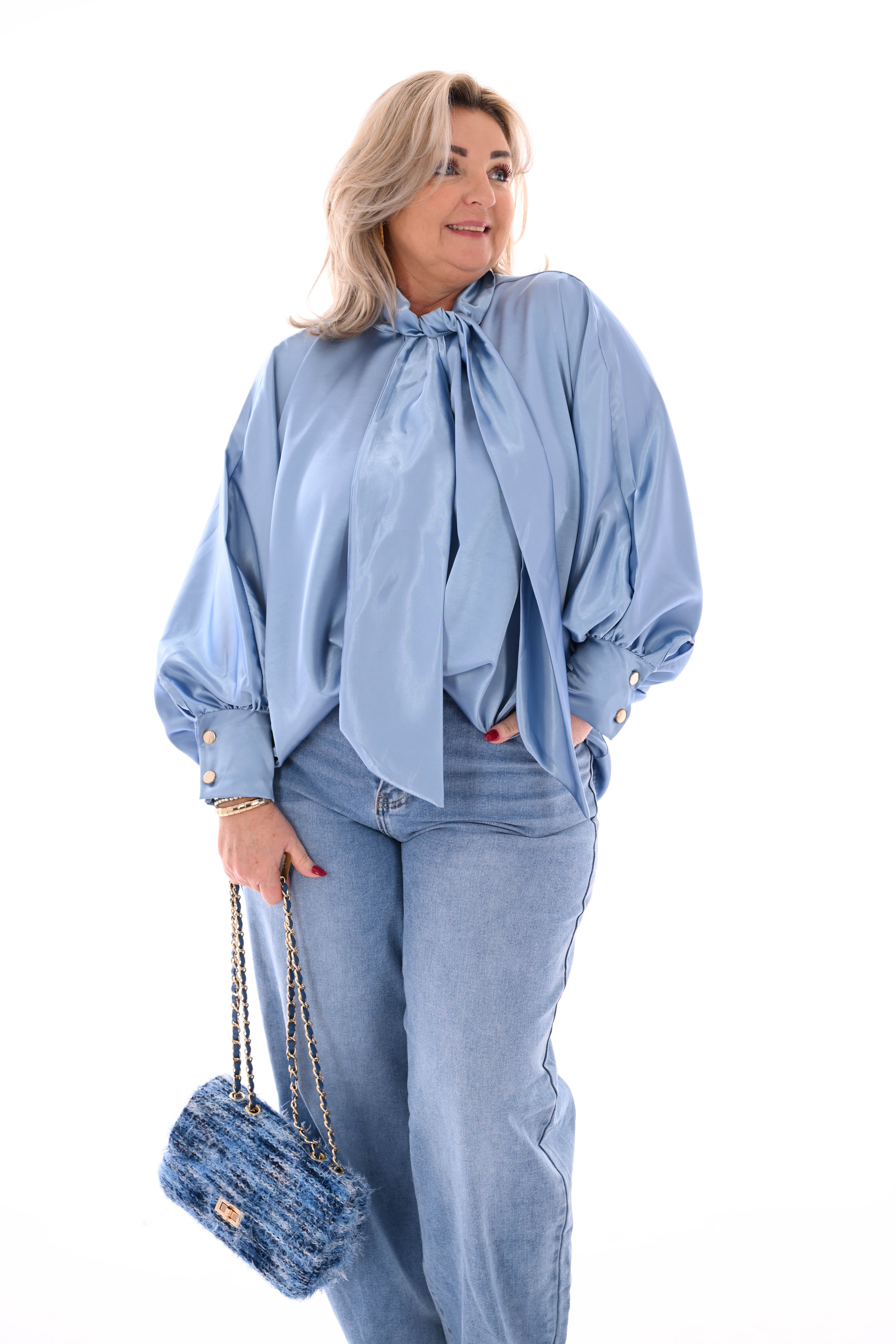 Silky blouse met strik lichtblauw