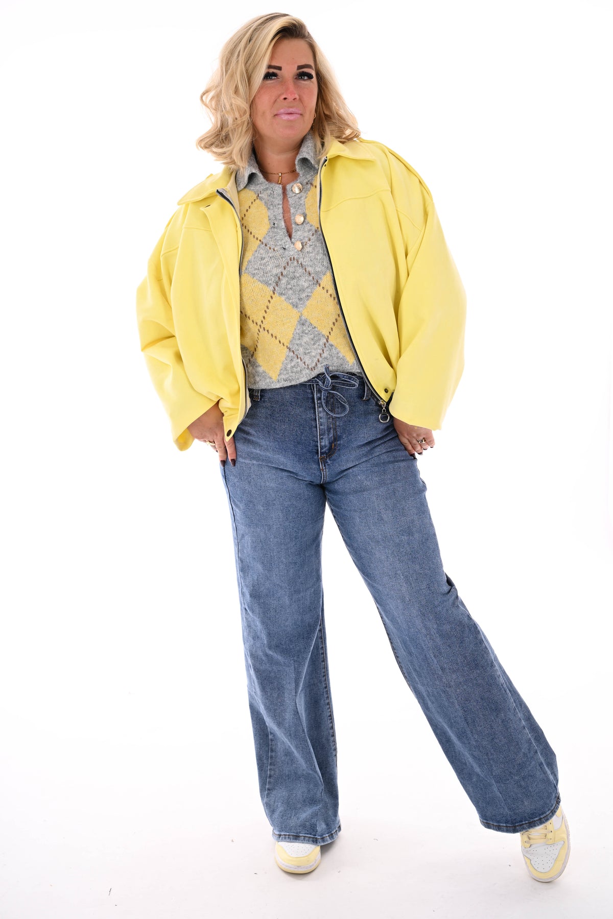 Kort suedelook jasje lichtgeel