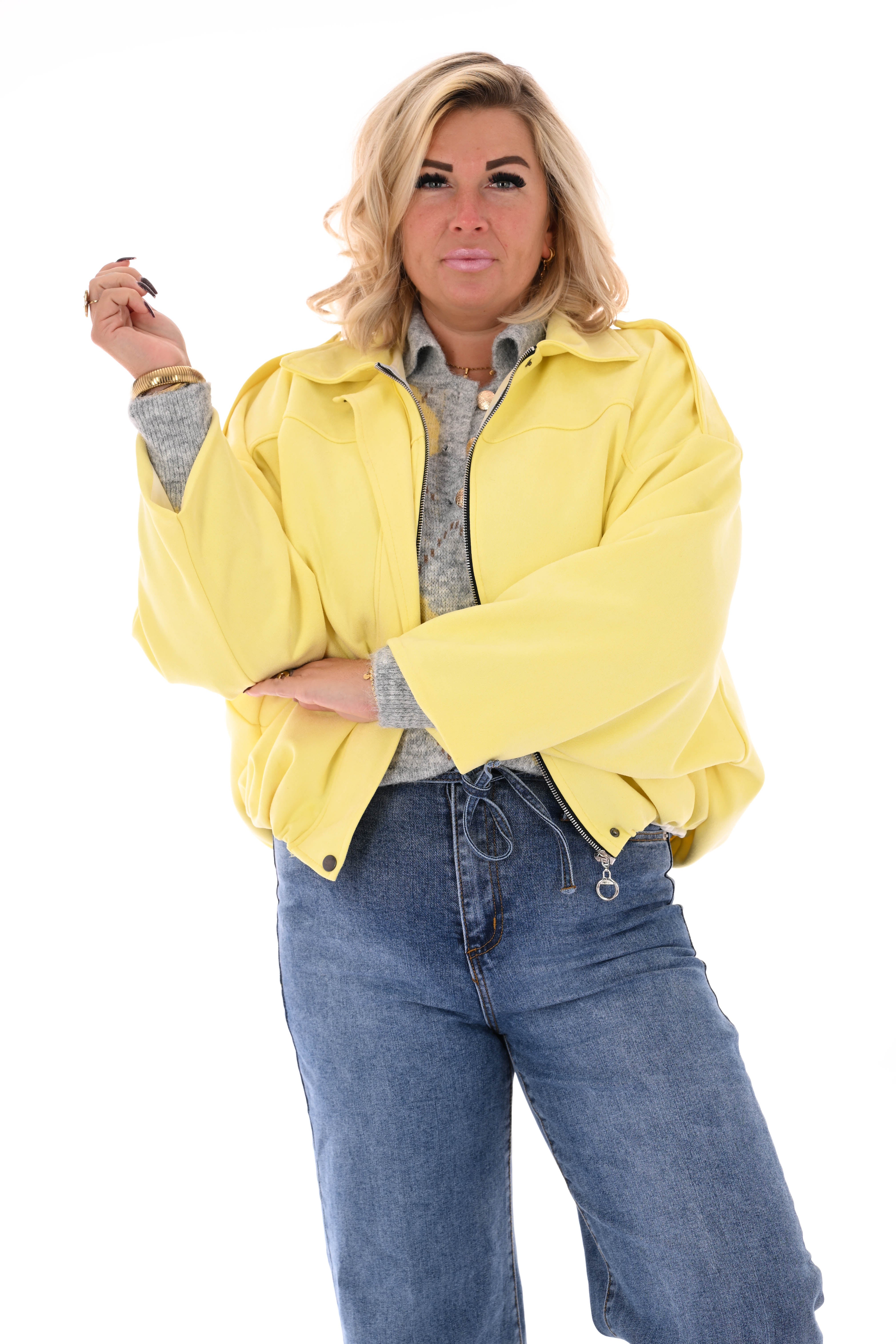 Kort suedelook jasje lichtgeel