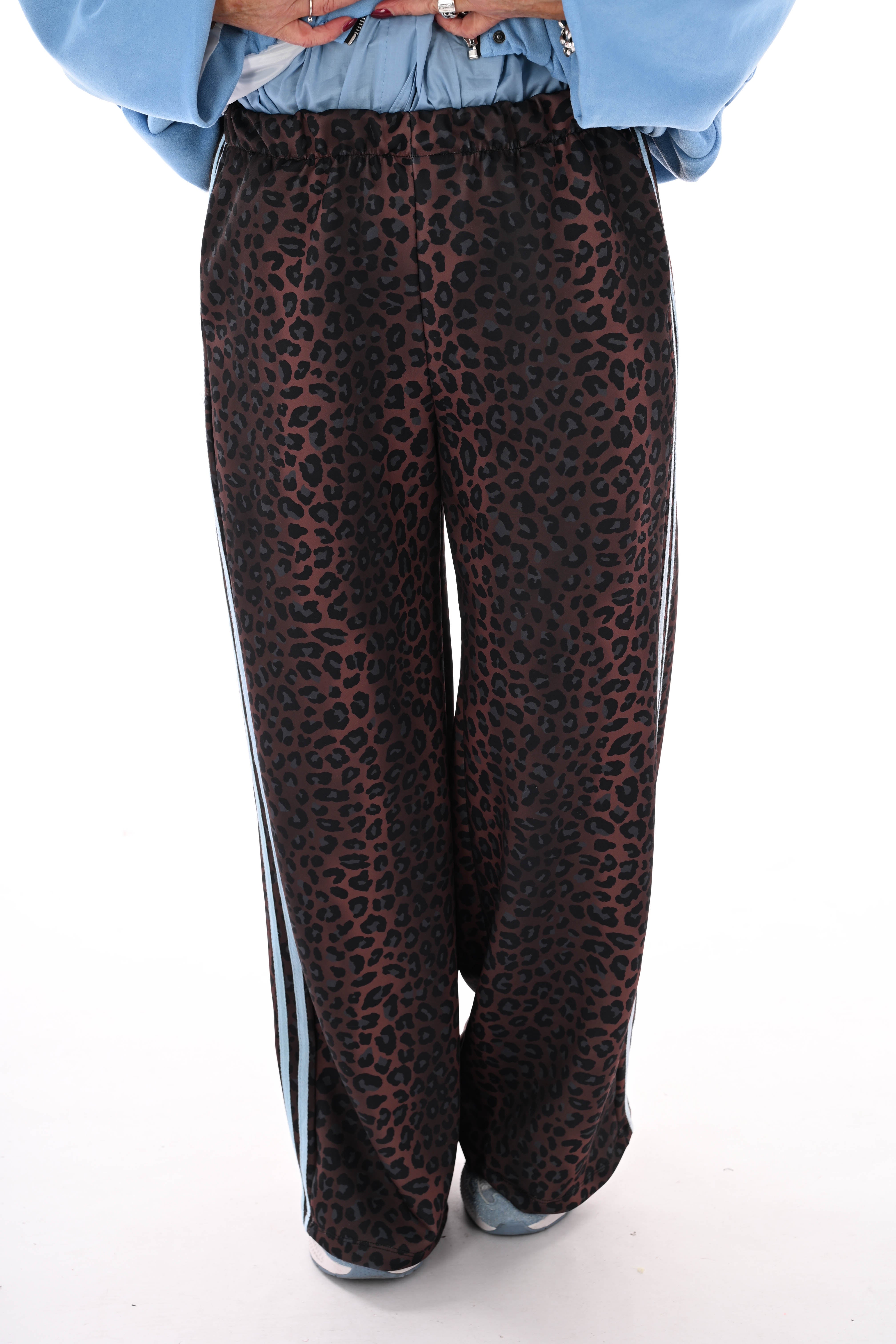 Wijde broek panterprint met strepenbies bruin/lichtblauw