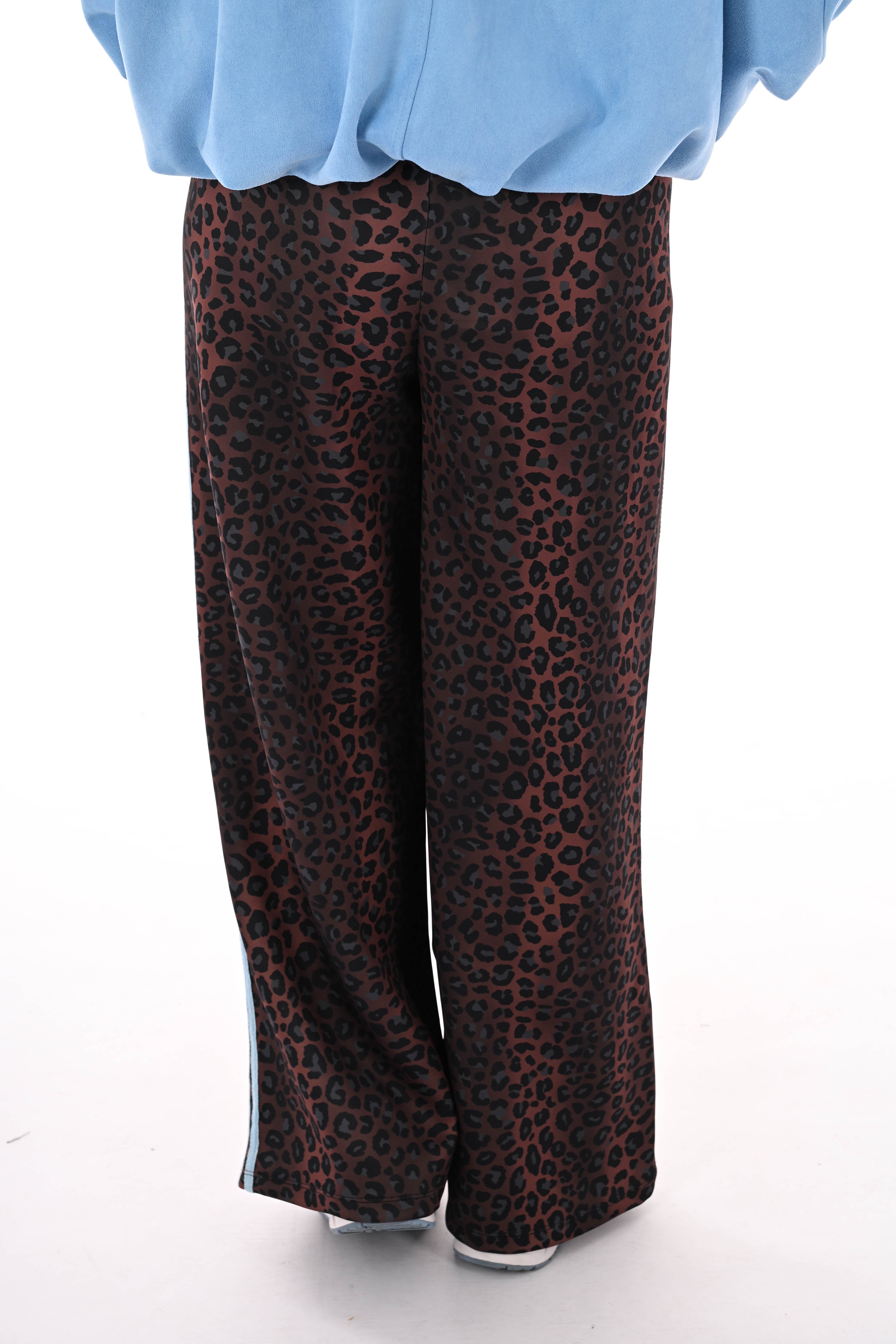 Wijde broek panterprint met strepenbies bruin/lichtblauw