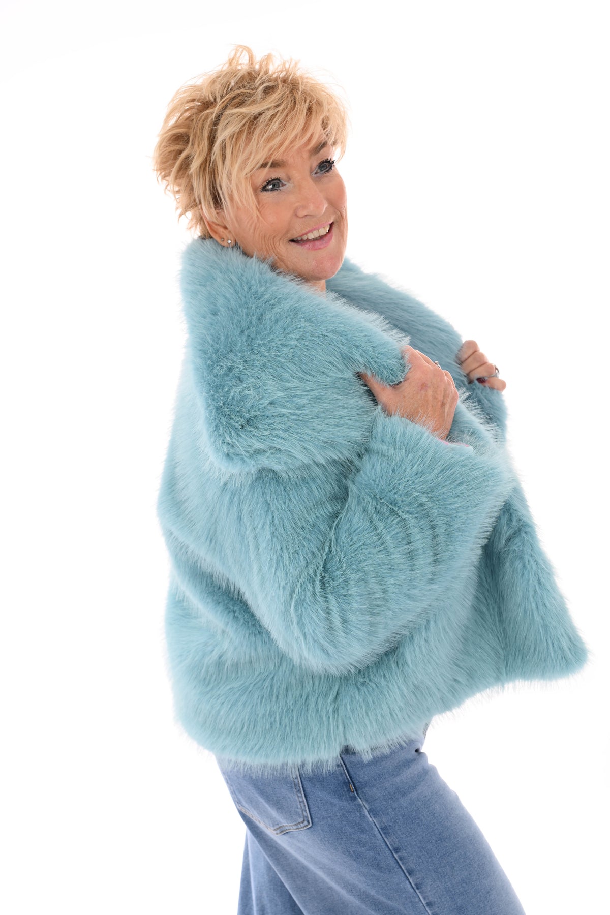 Korte faux fur jas lichtblauw