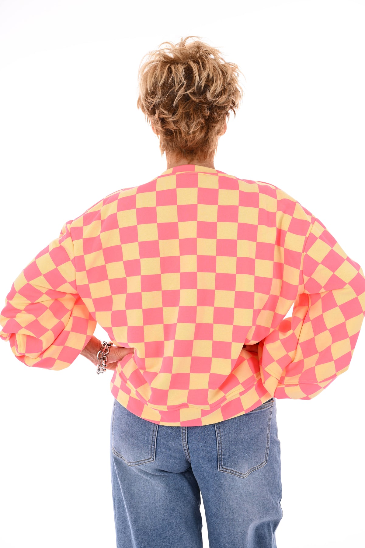 Geblokte sweater botergeel/felroze