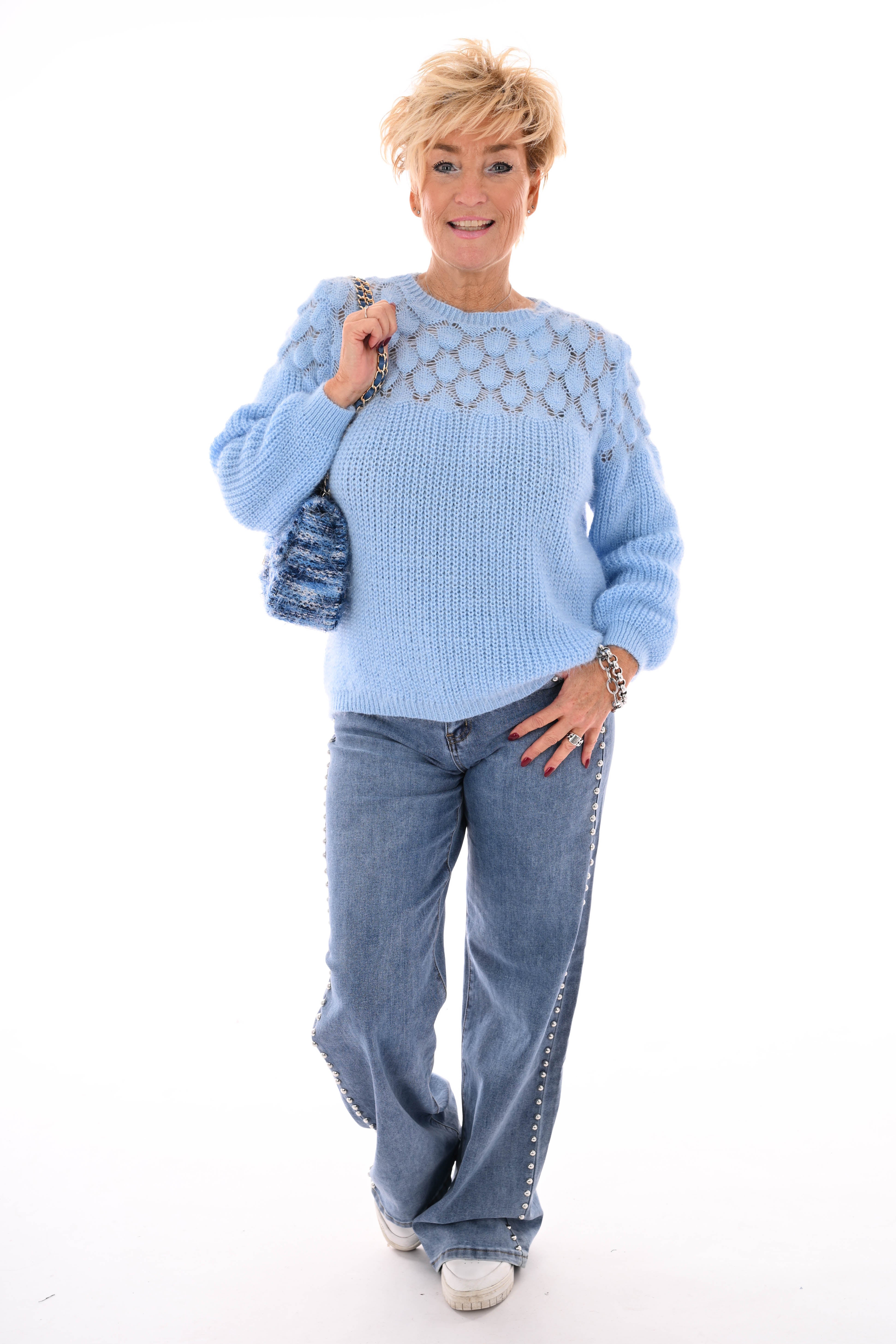 Gehaakte trui hals detail lichtblauw