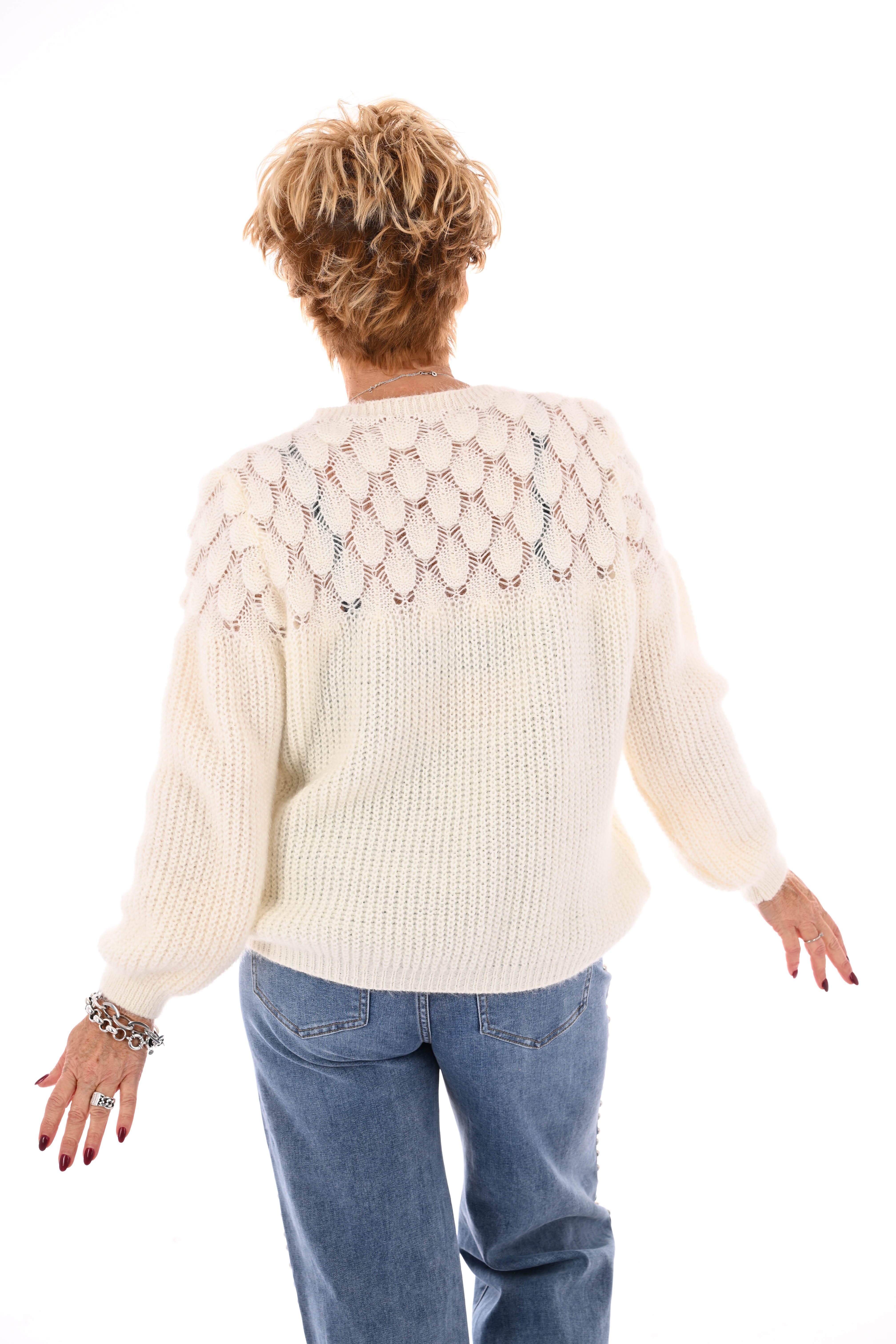 Gehaakte trui hals detail roomwit